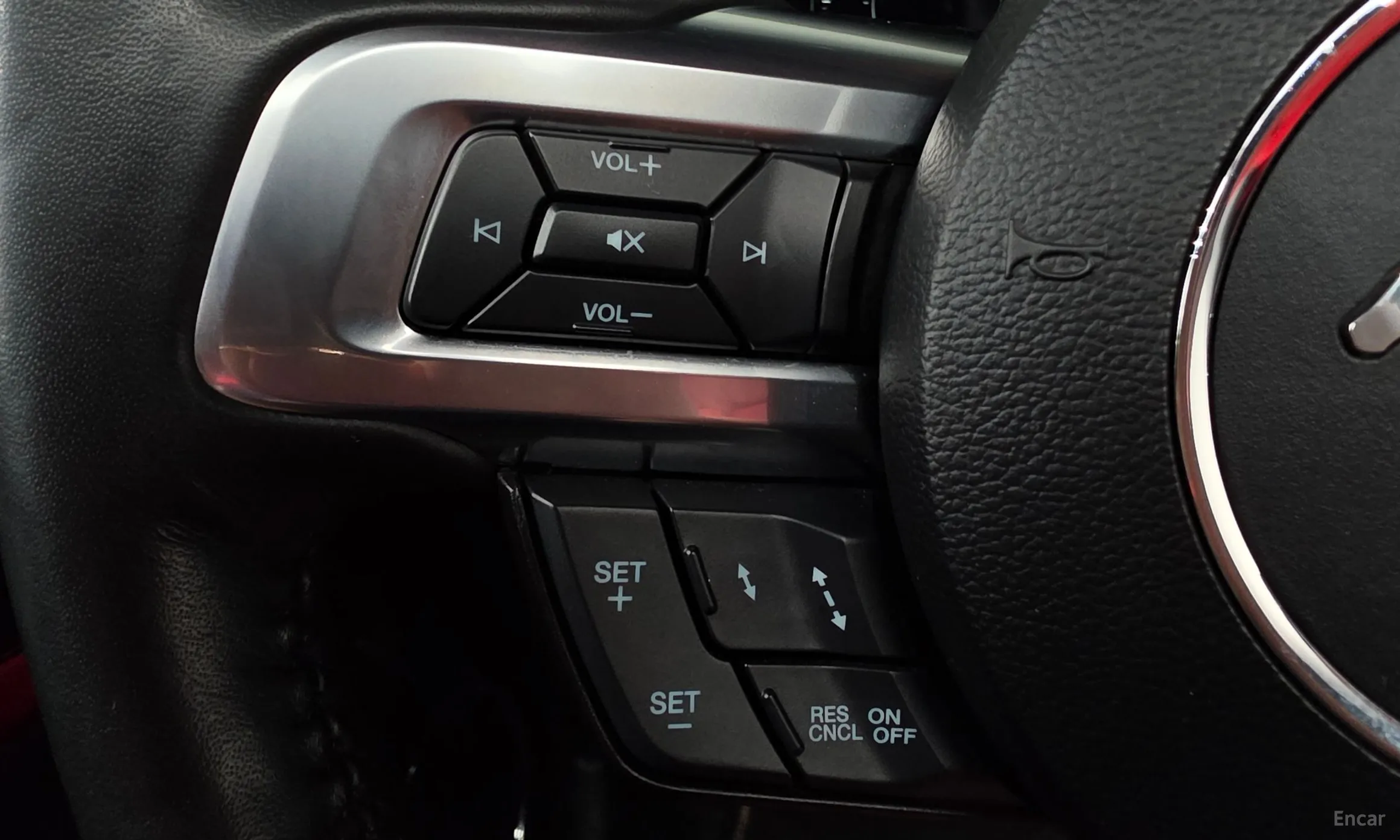 Ford Mustang превью 15