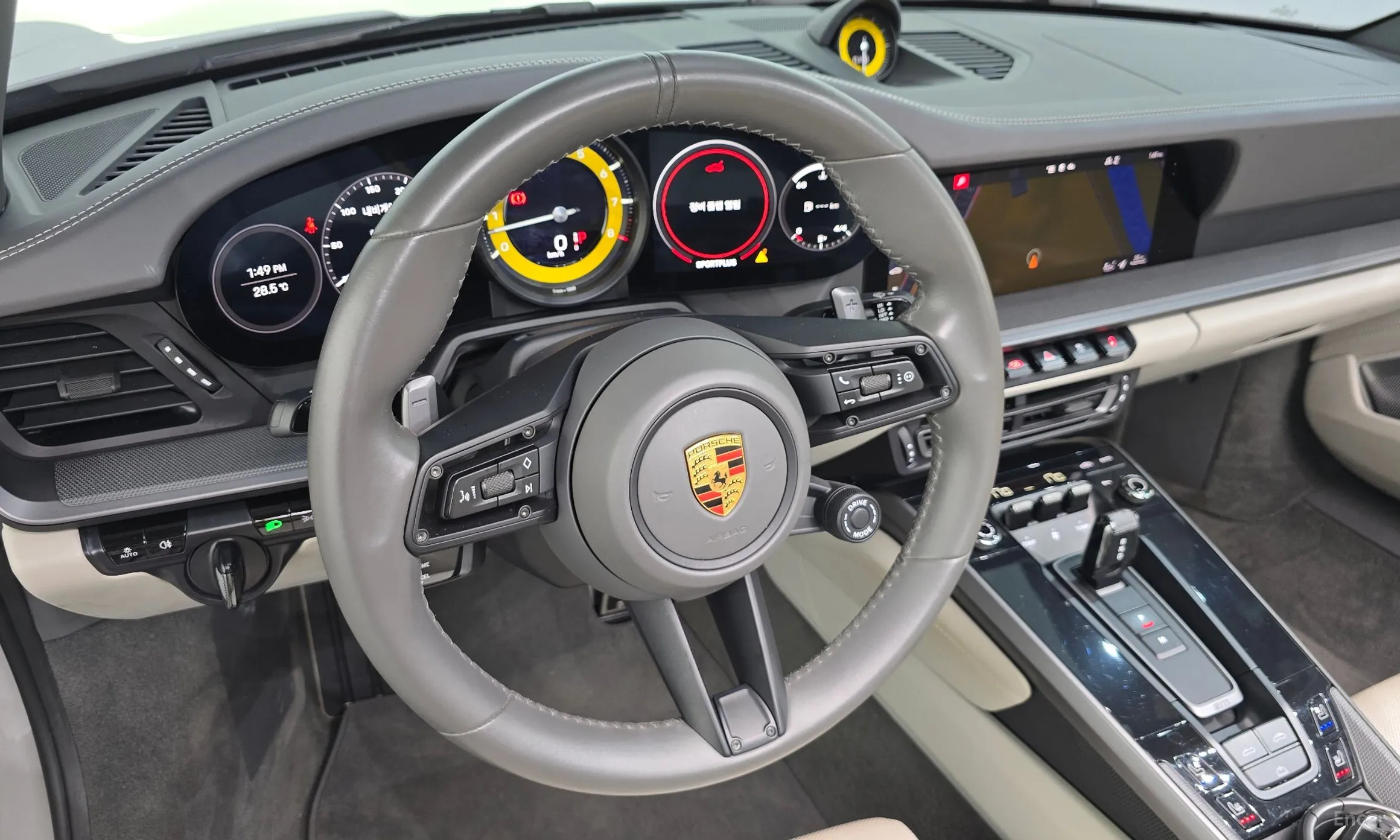 Porsche 911 (992) превью 13