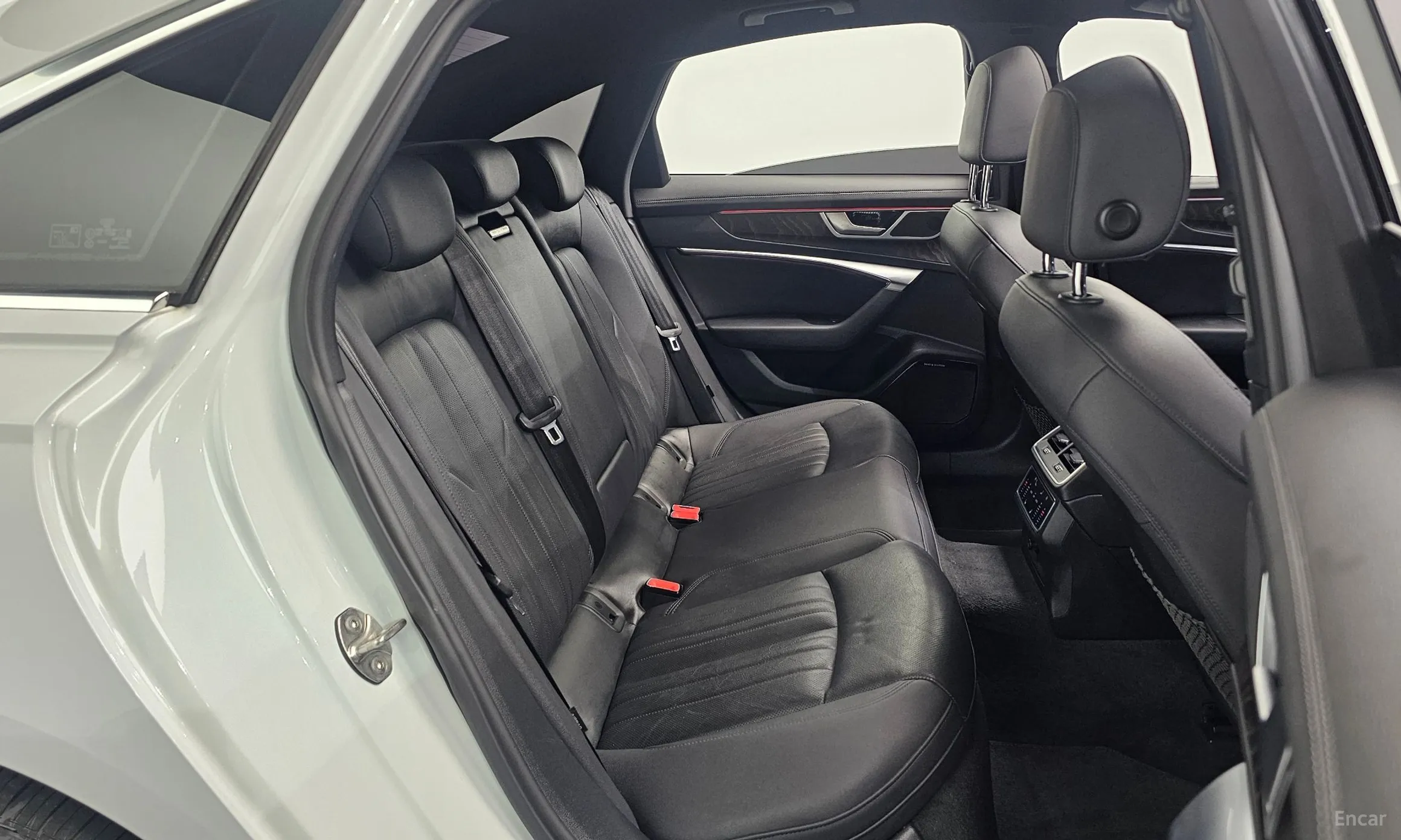 Audi A6 (C8) превью 11