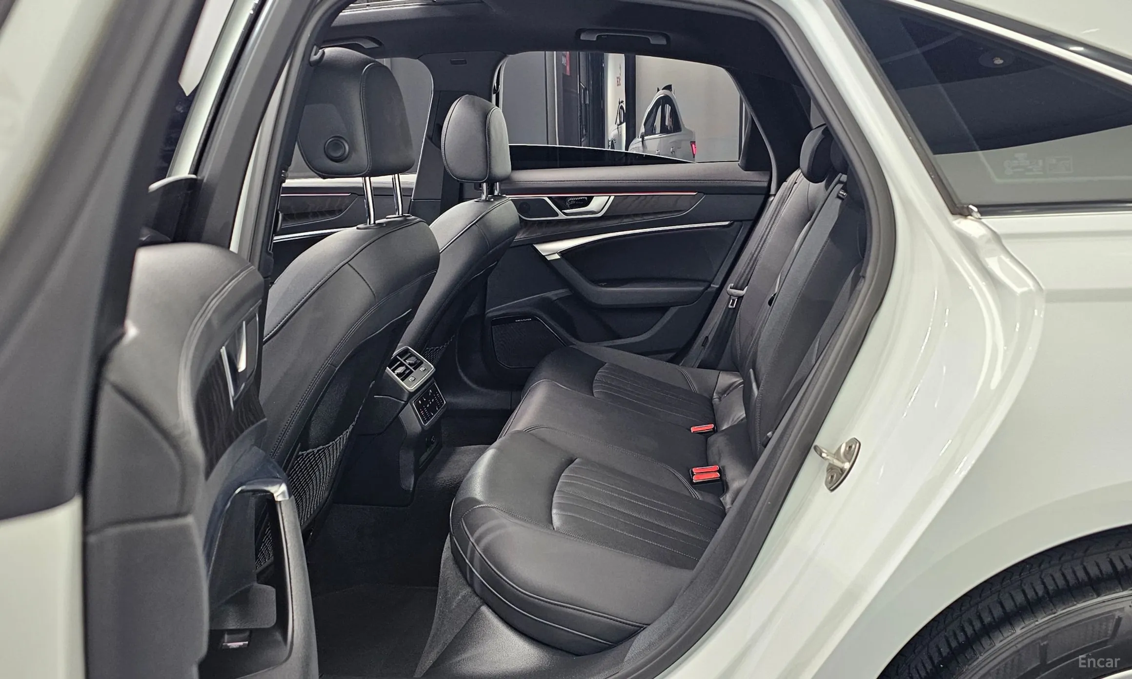 Audi A6 (C8) превью 12