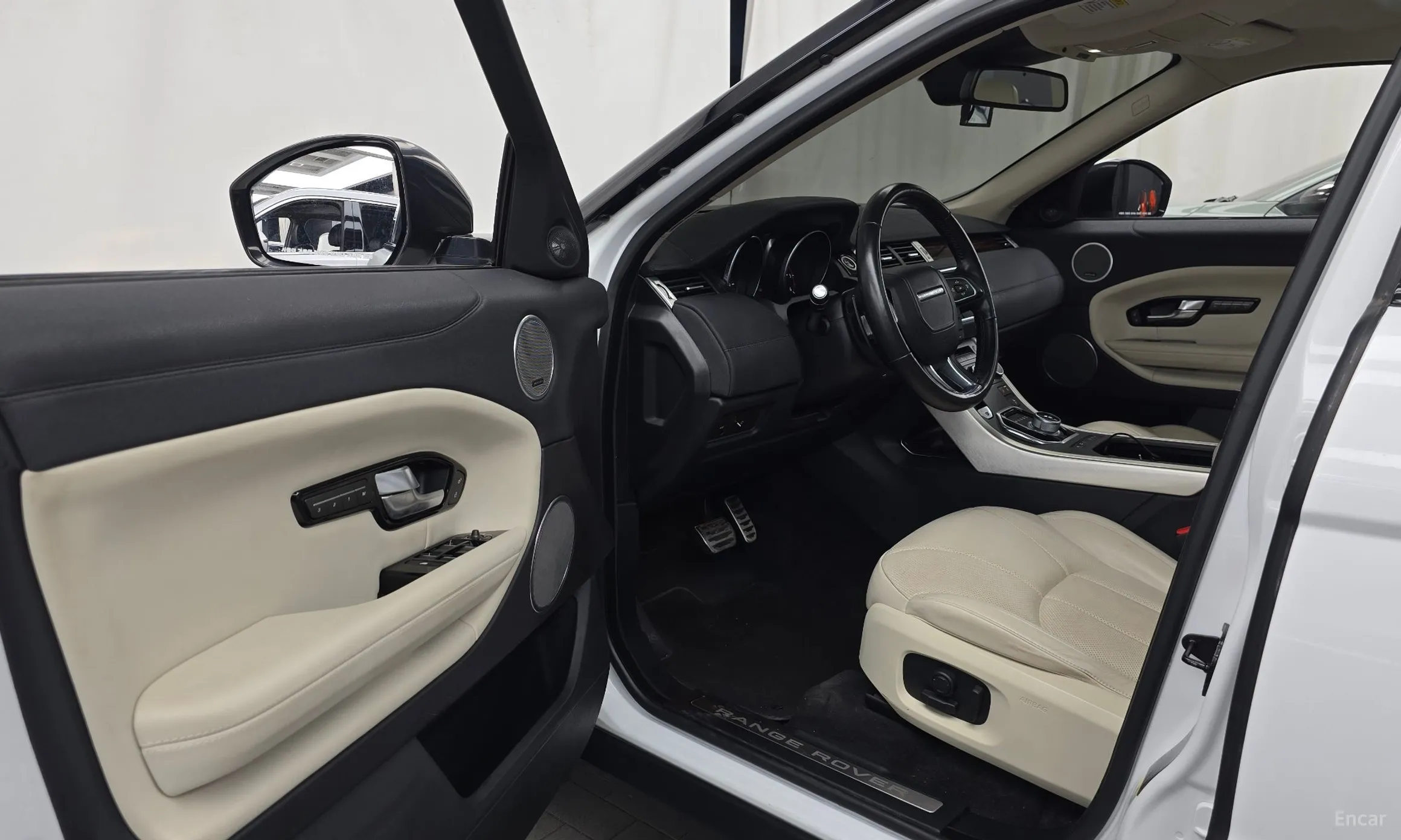 Land Rover Range Rover Evoque превью 10