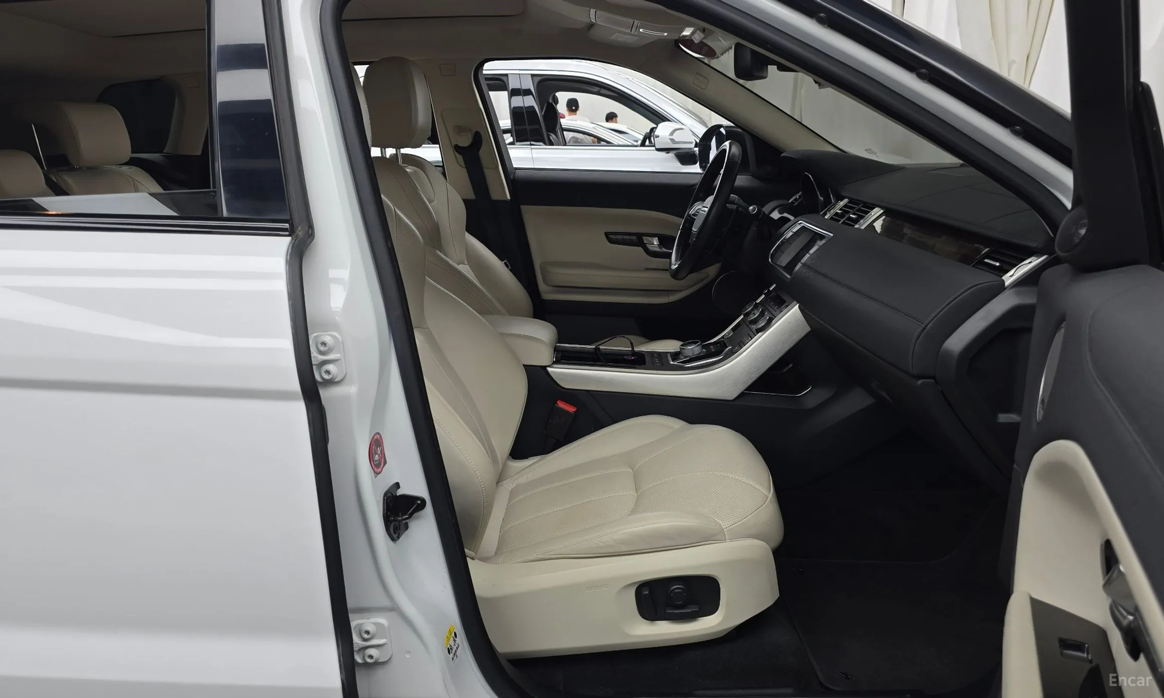Land Rover Range Rover Evoque превью 11