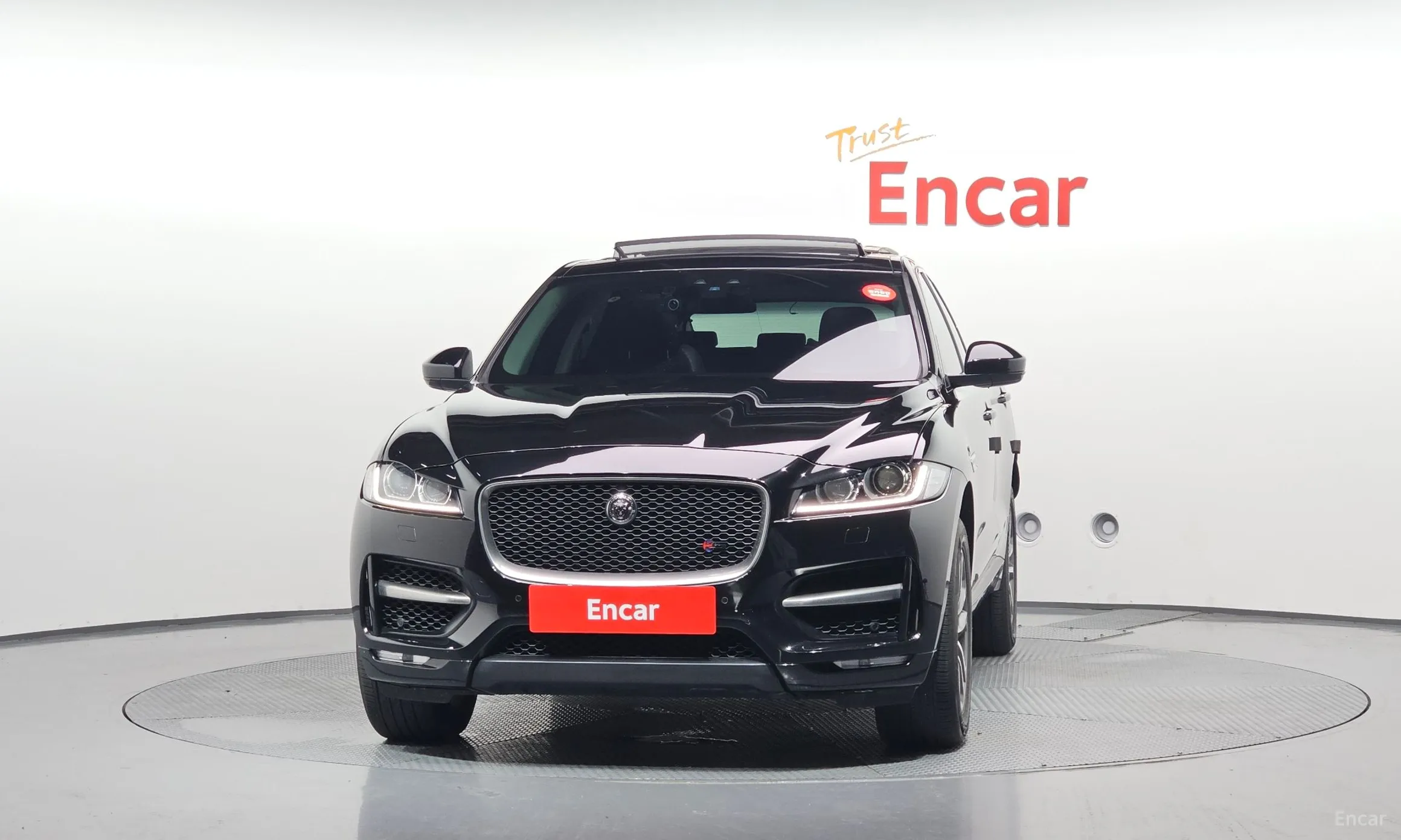 Jaguar F-PACE превью 3