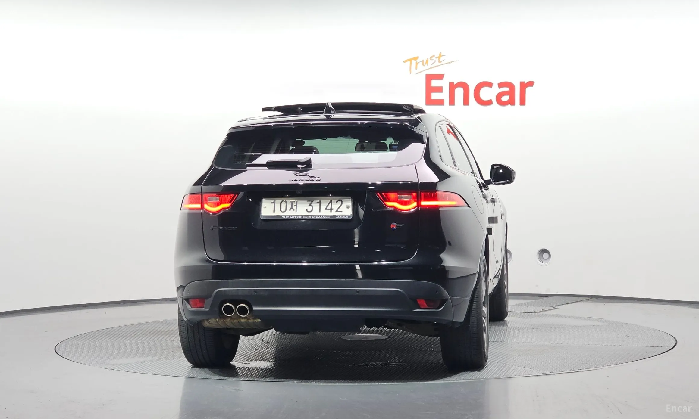 Jaguar F-PACE превью 4
