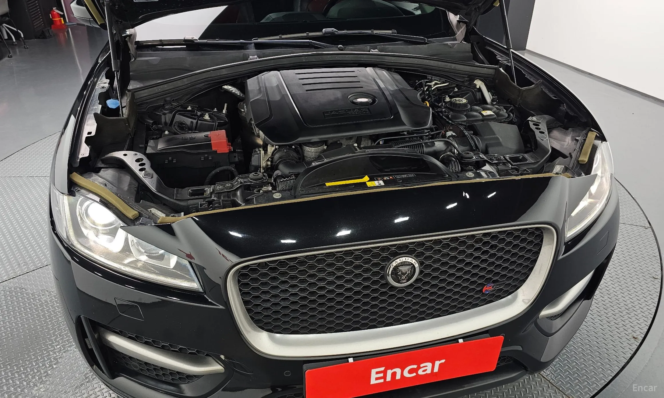 Jaguar F-PACE превью 6