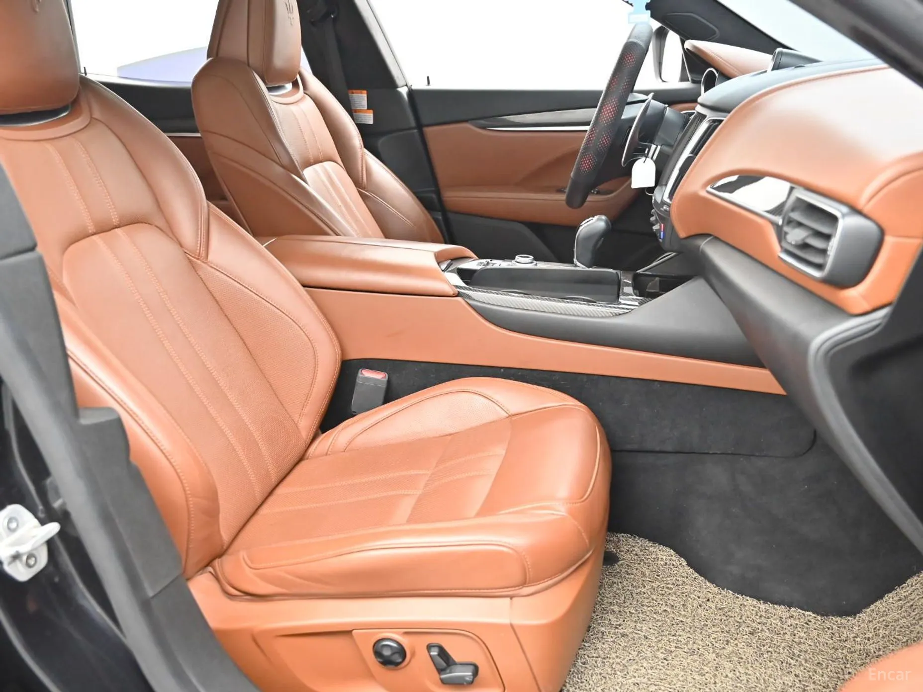 Maserati Levante превью 10