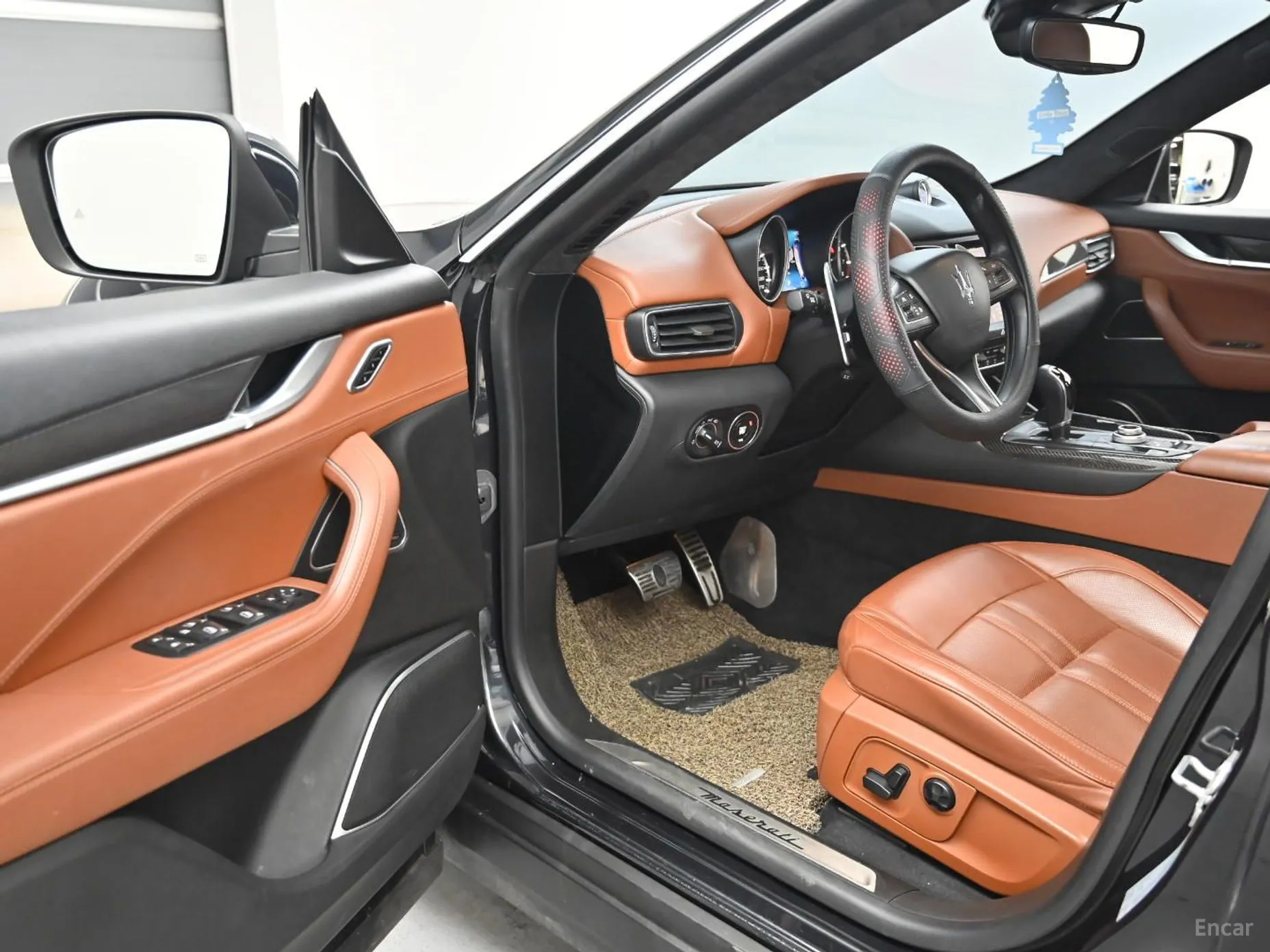 Maserati Levante превью 11