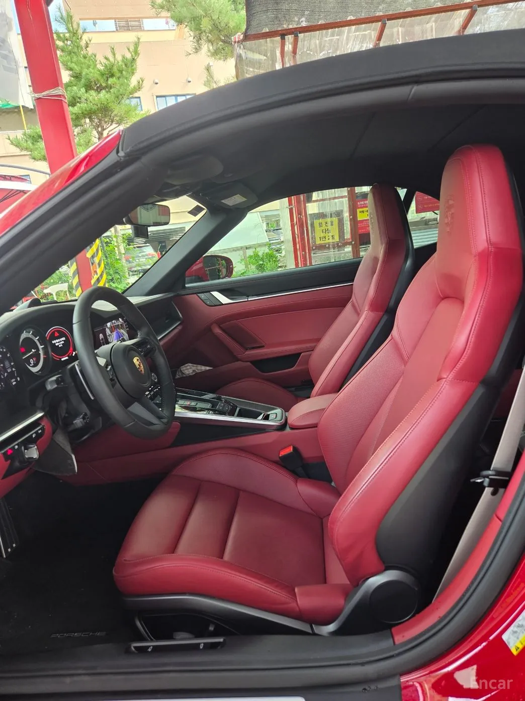 Porsche 911 (992) превью 7