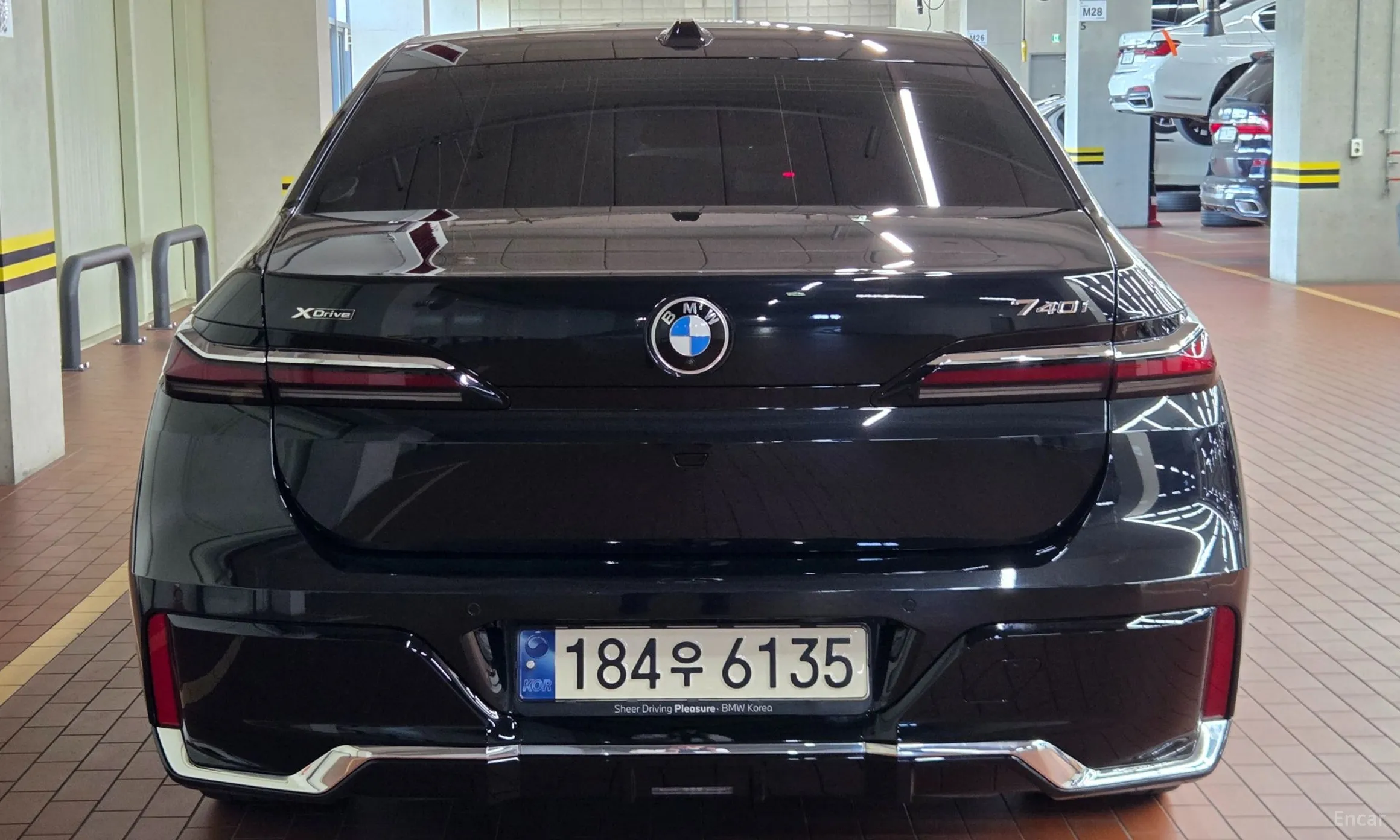 BMW 7 Series (G70) превью 4
