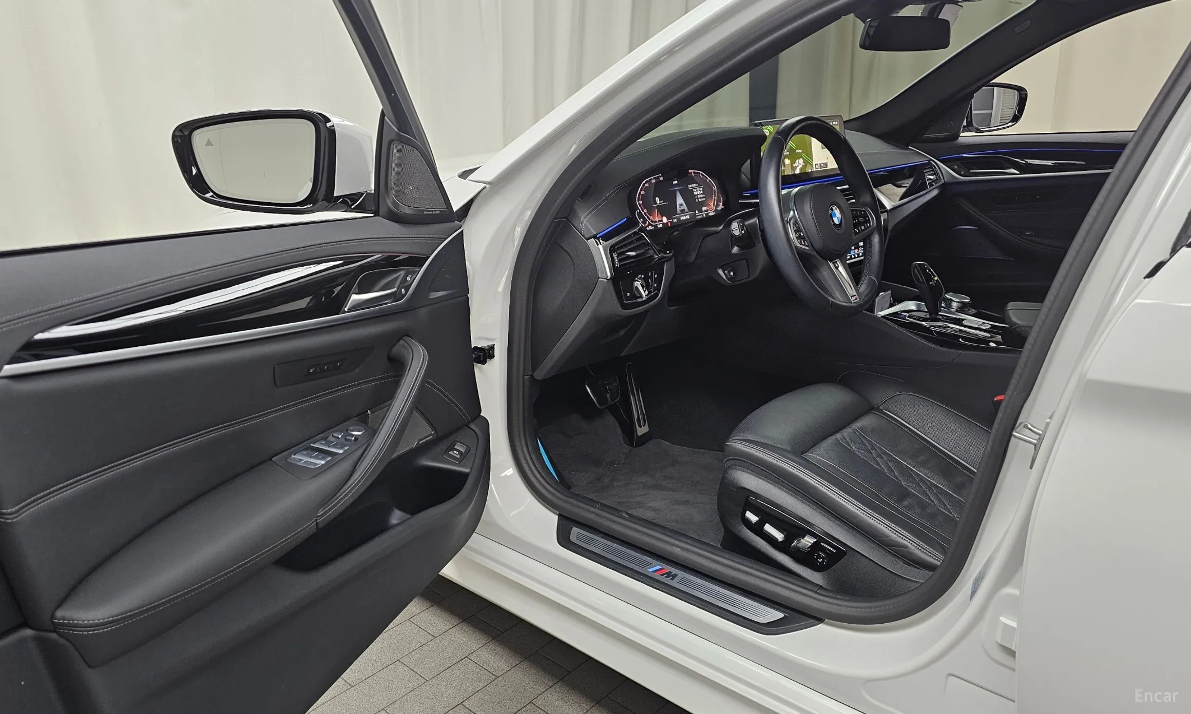 BMW 5 Series (G30) превью 10