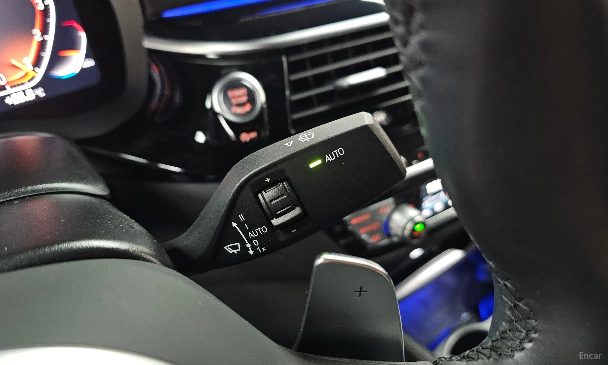 BMW 5 Series (G30) превью 19