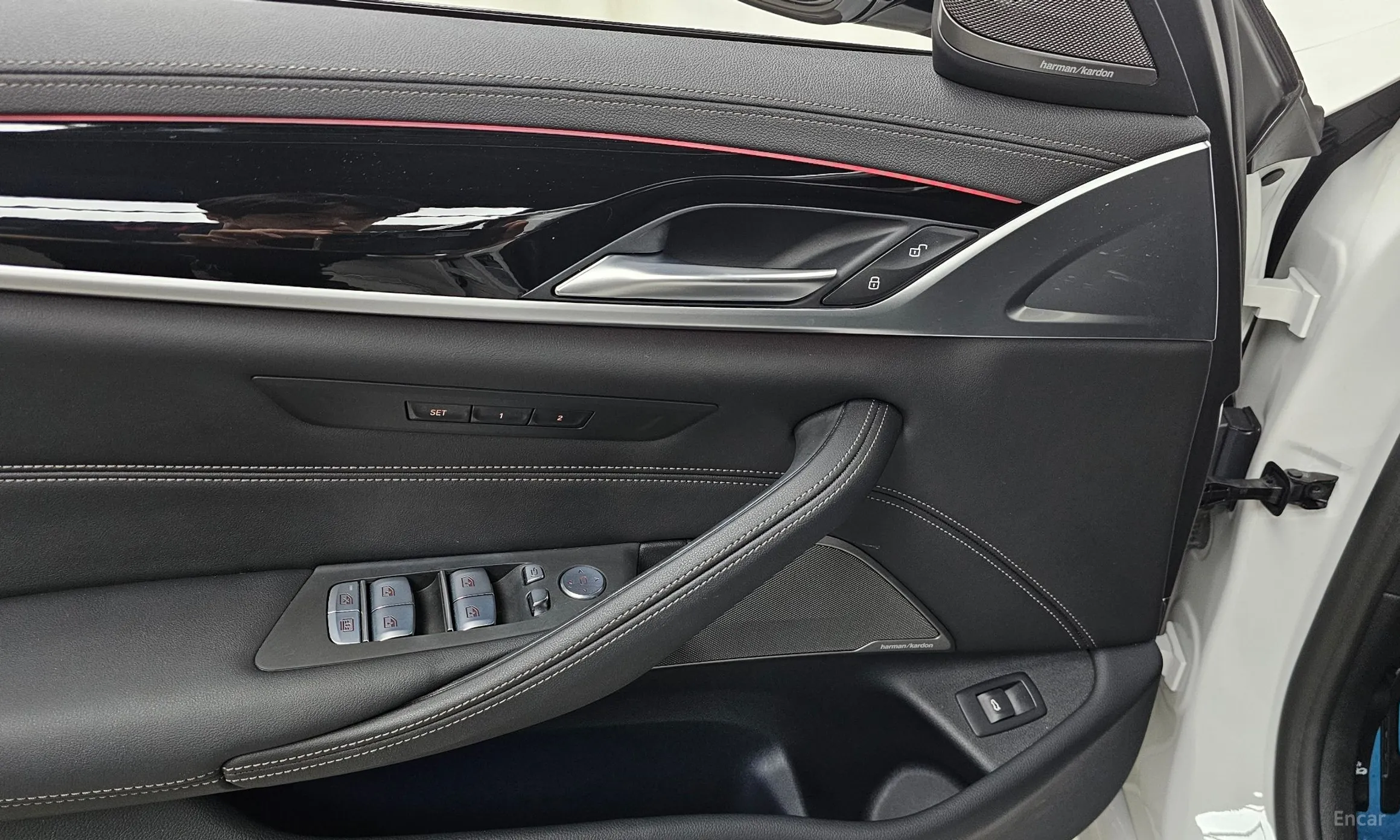 BMW 5 Series (G30) превью 20