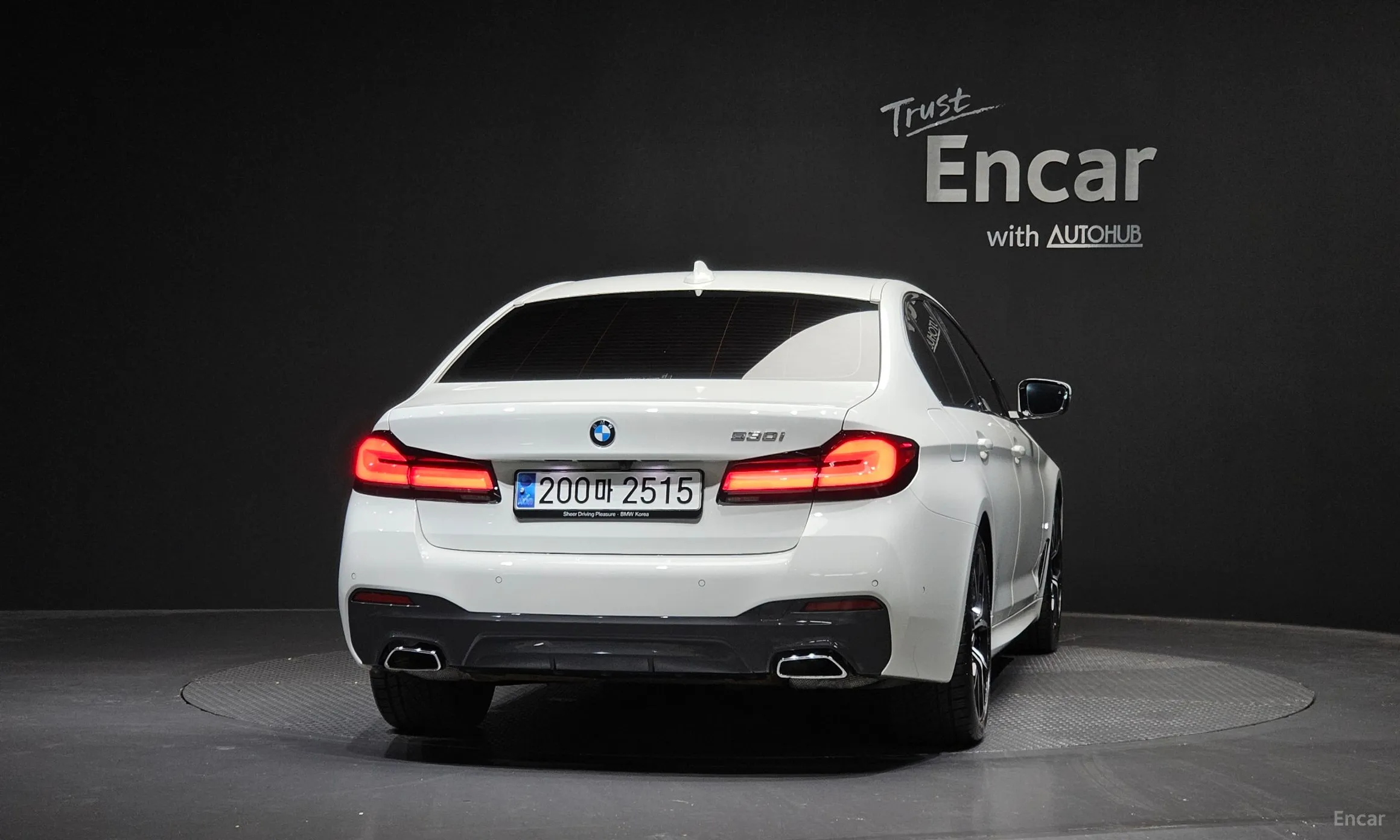 BMW 5 Series (G30) превью 4