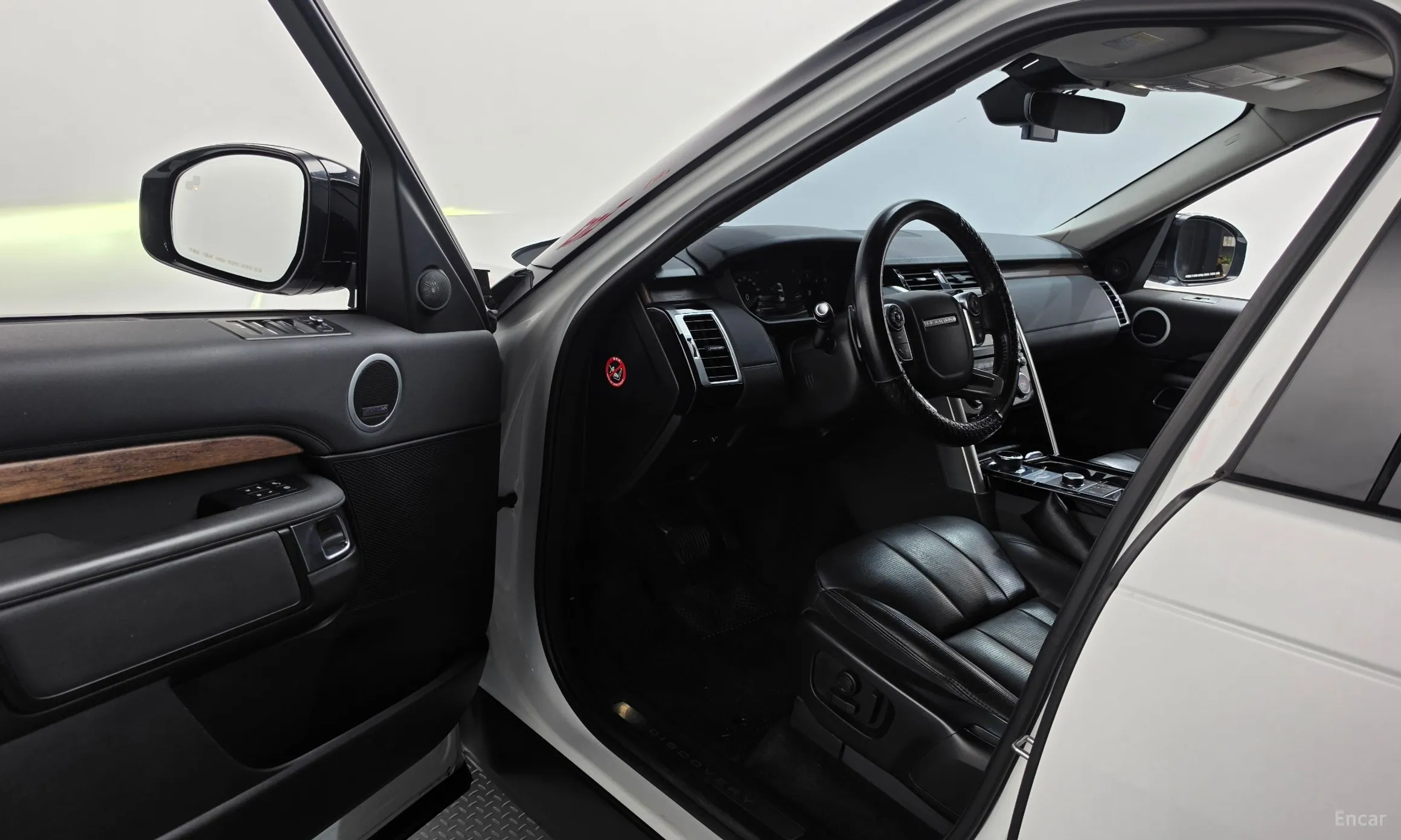 Land Rover Discovery 5 превью 10