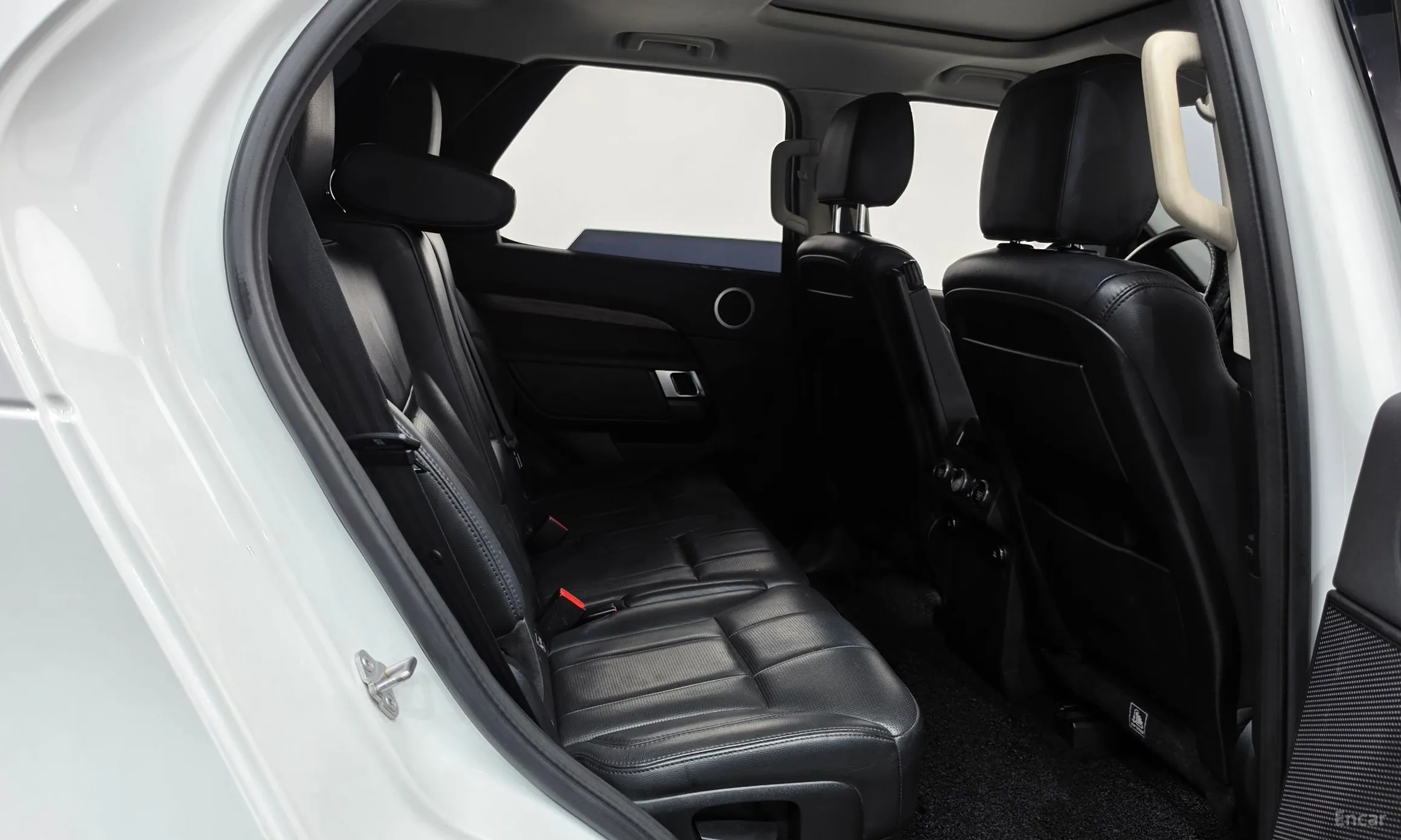 Land Rover Discovery 5 превью 11