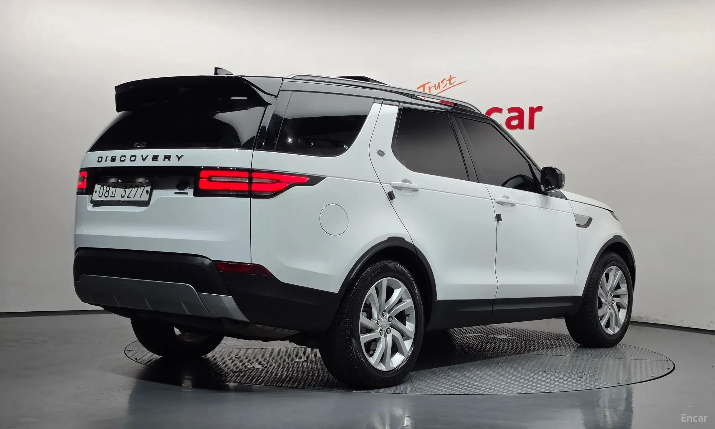 Land Rover Discovery 5