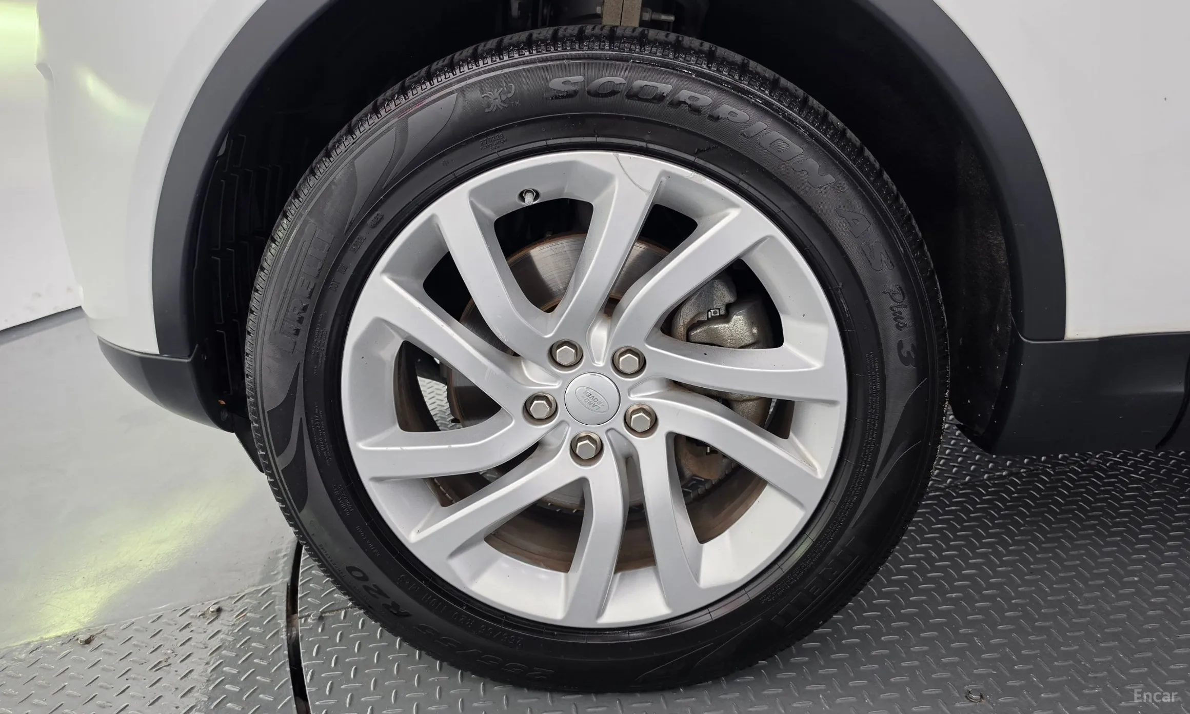 Land Rover Discovery 5 превью 5