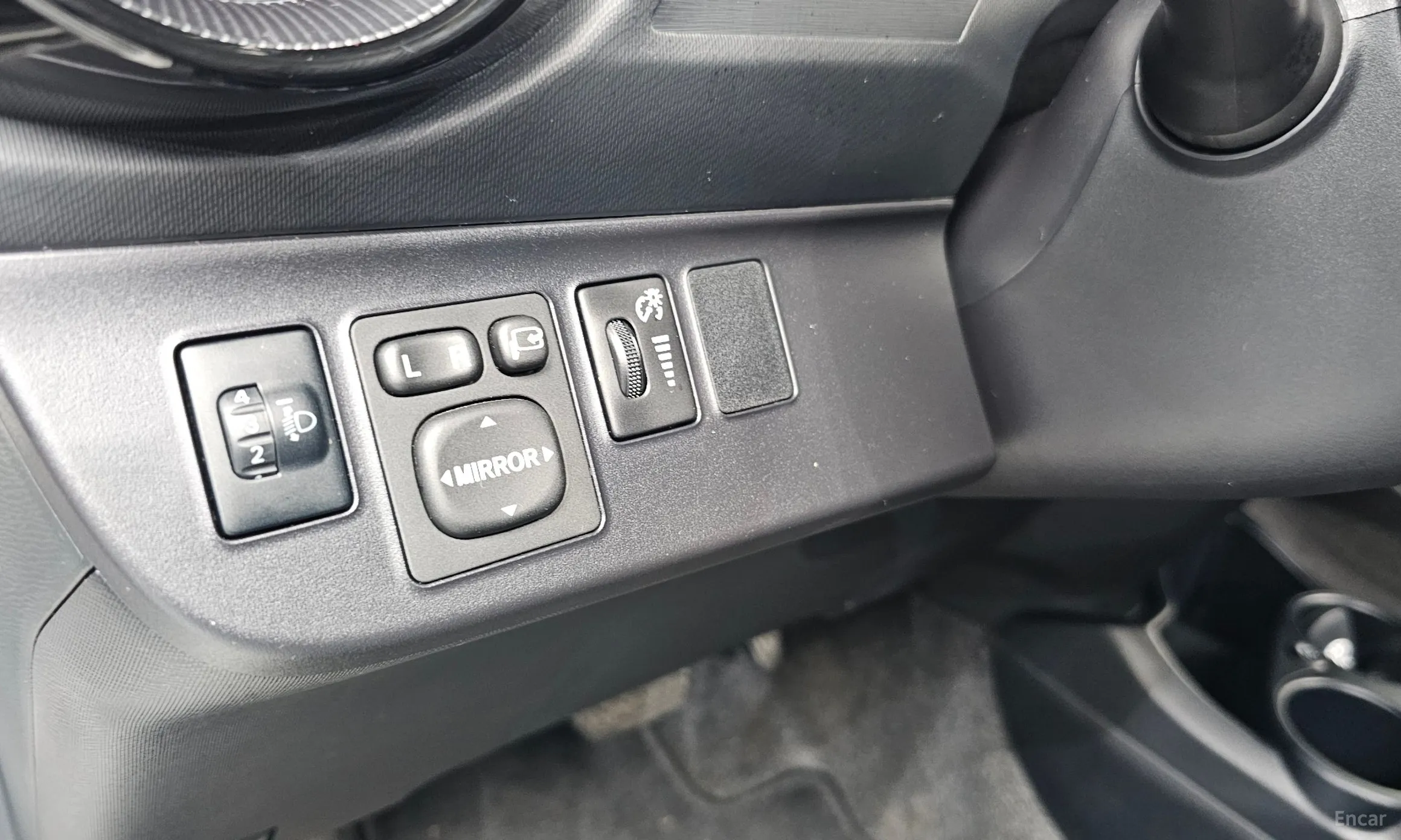 Toyota Prius C превью 19