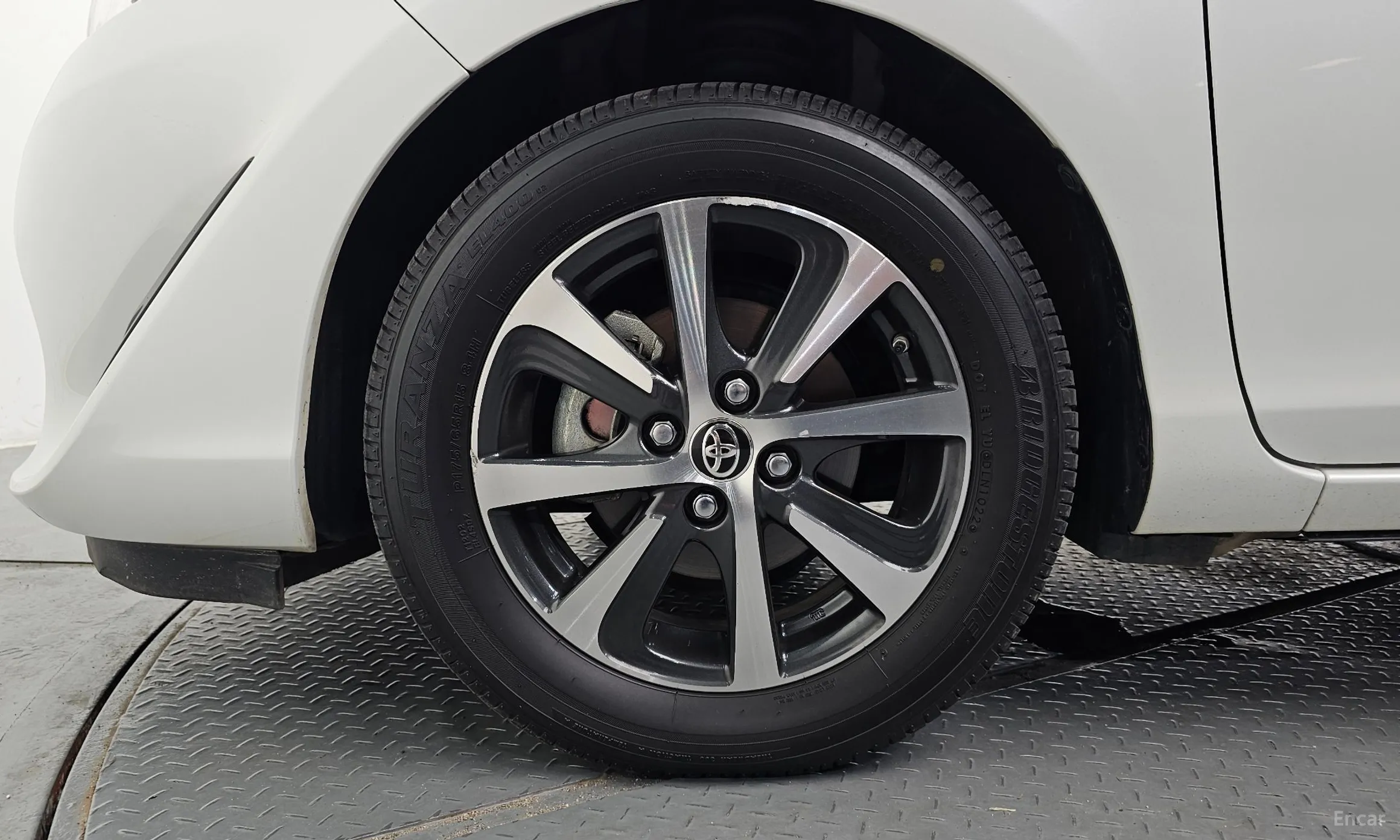 Toyota Prius C превью 5
