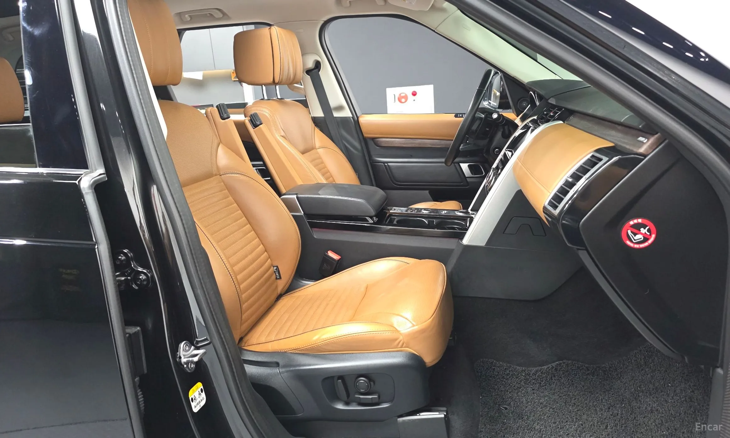 Land Rover Discovery 5 превью 11