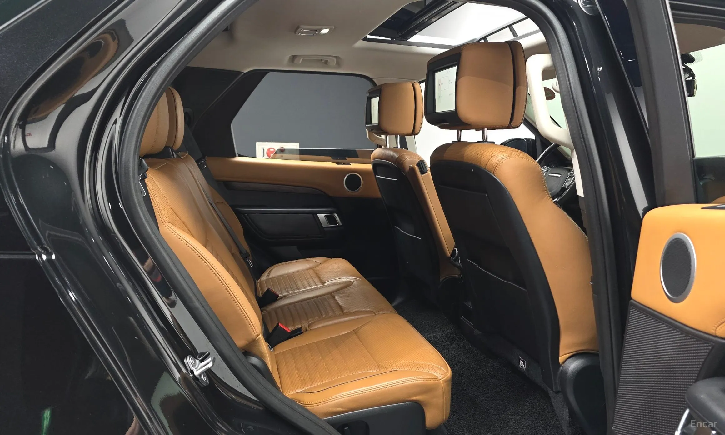 Land Rover Discovery 5 превью 12