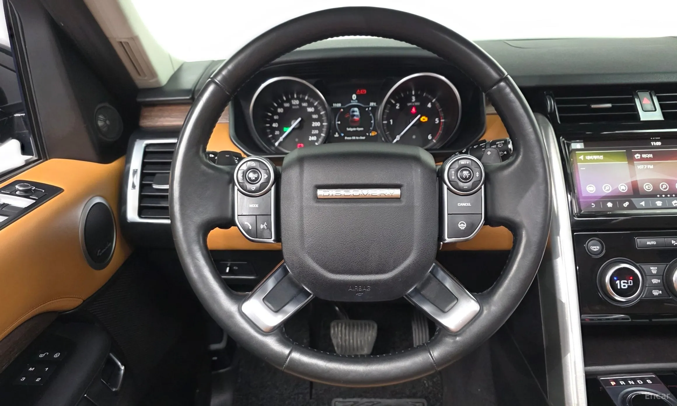 Land Rover Discovery 5 превью 13