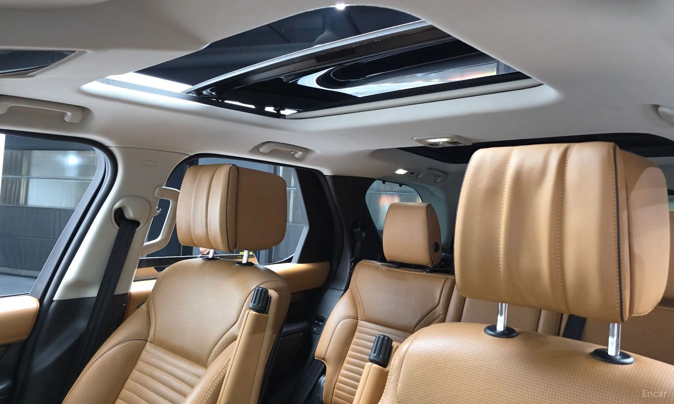 Land Rover Discovery 5 превью 19