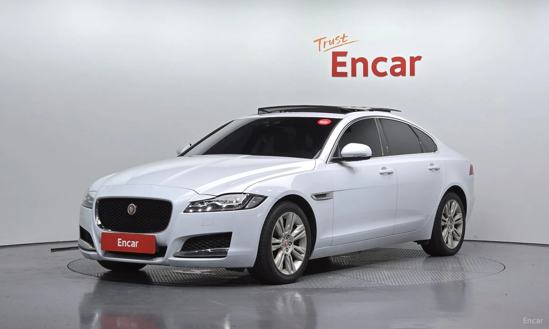 Jaguar XF (x260)