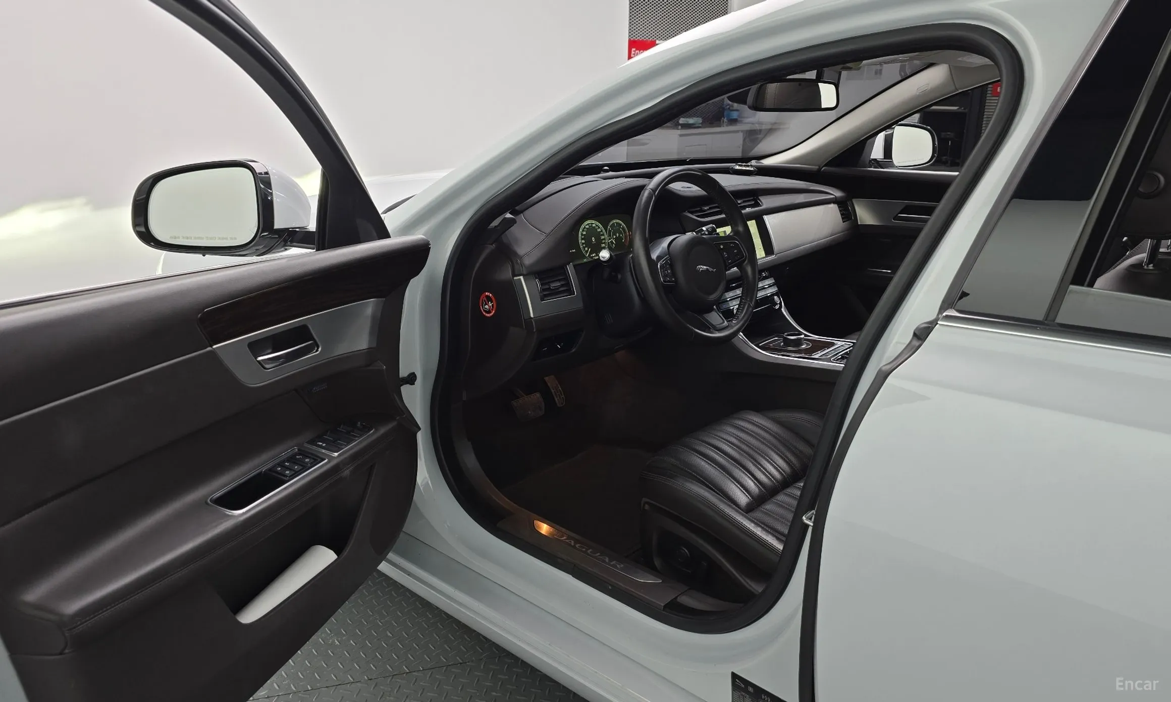 Jaguar XF (x260) превью 10