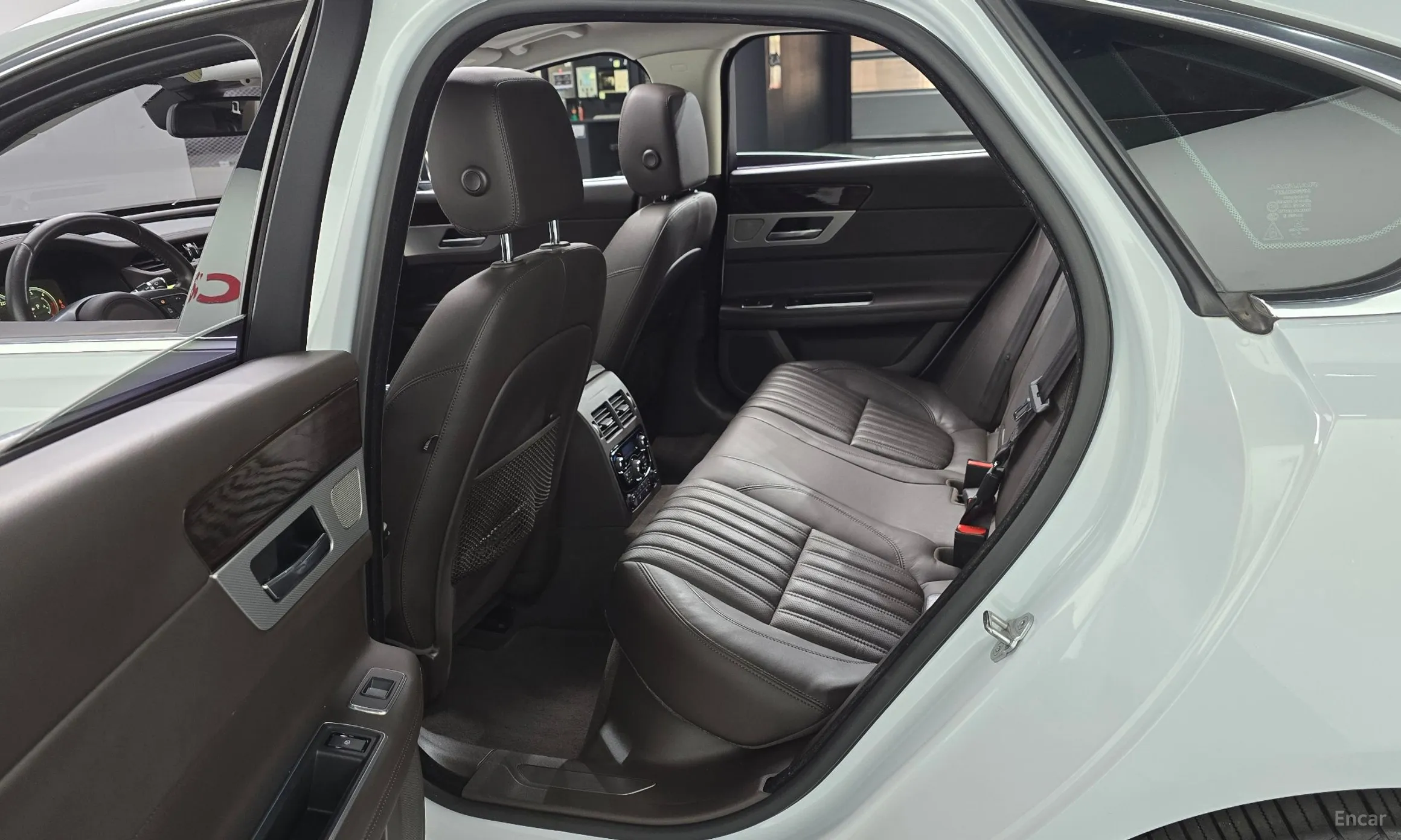 Jaguar XF (x260) превью 11