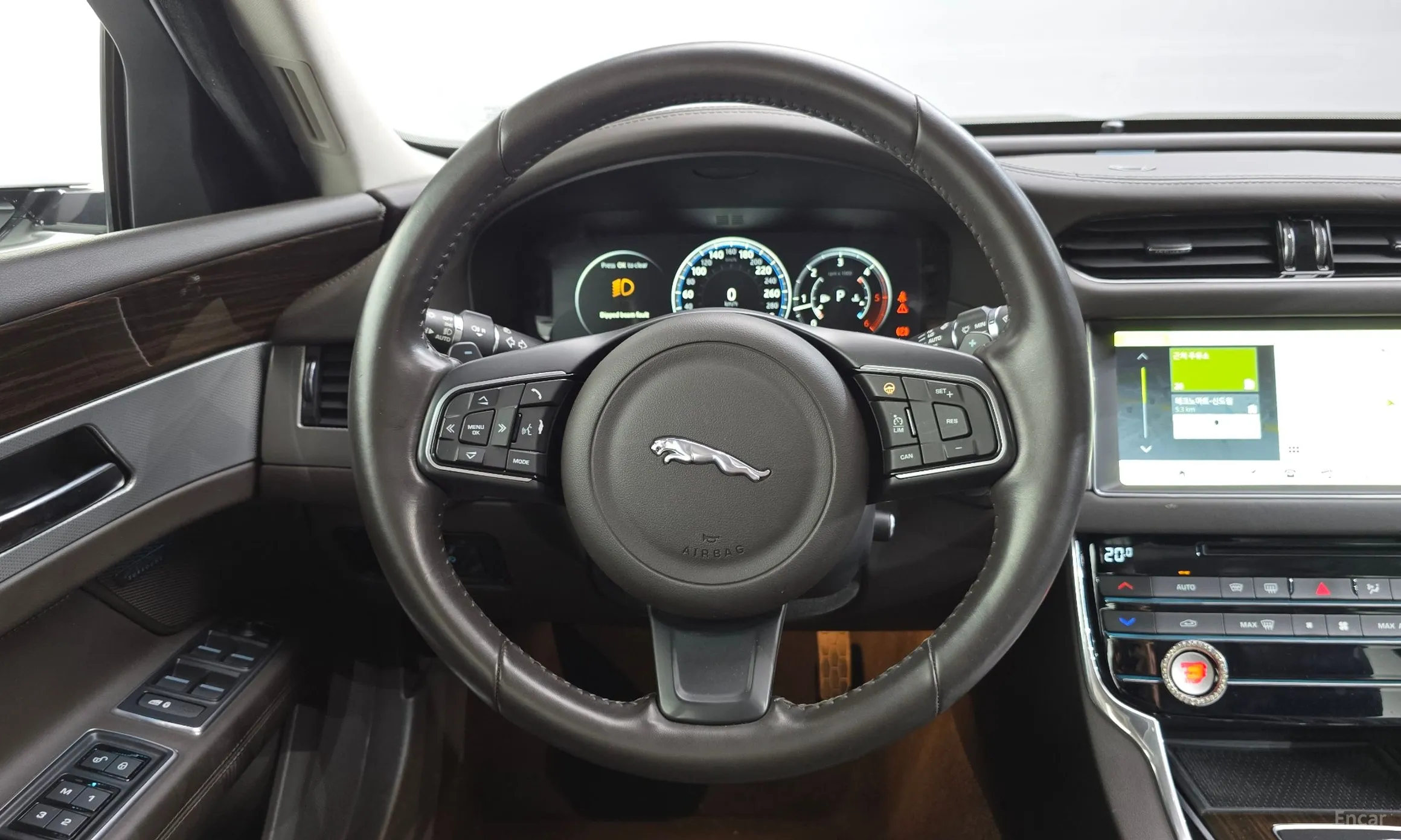 Jaguar XF (x260) превью 13