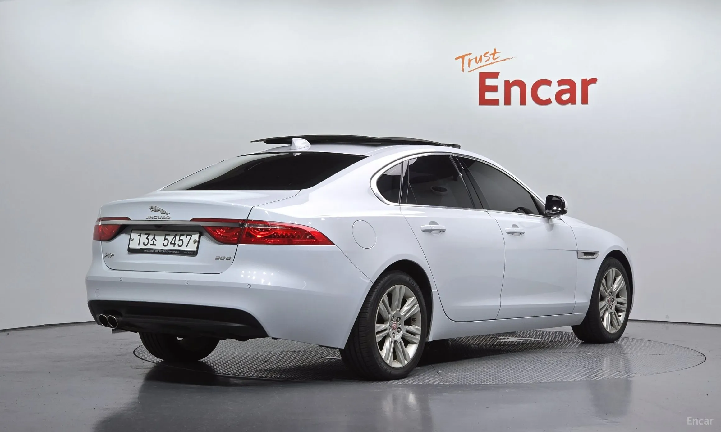 Jaguar XF (x260)