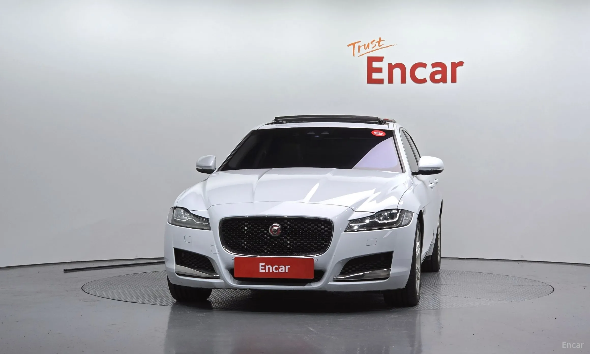 Jaguar XF (x260) превью 3