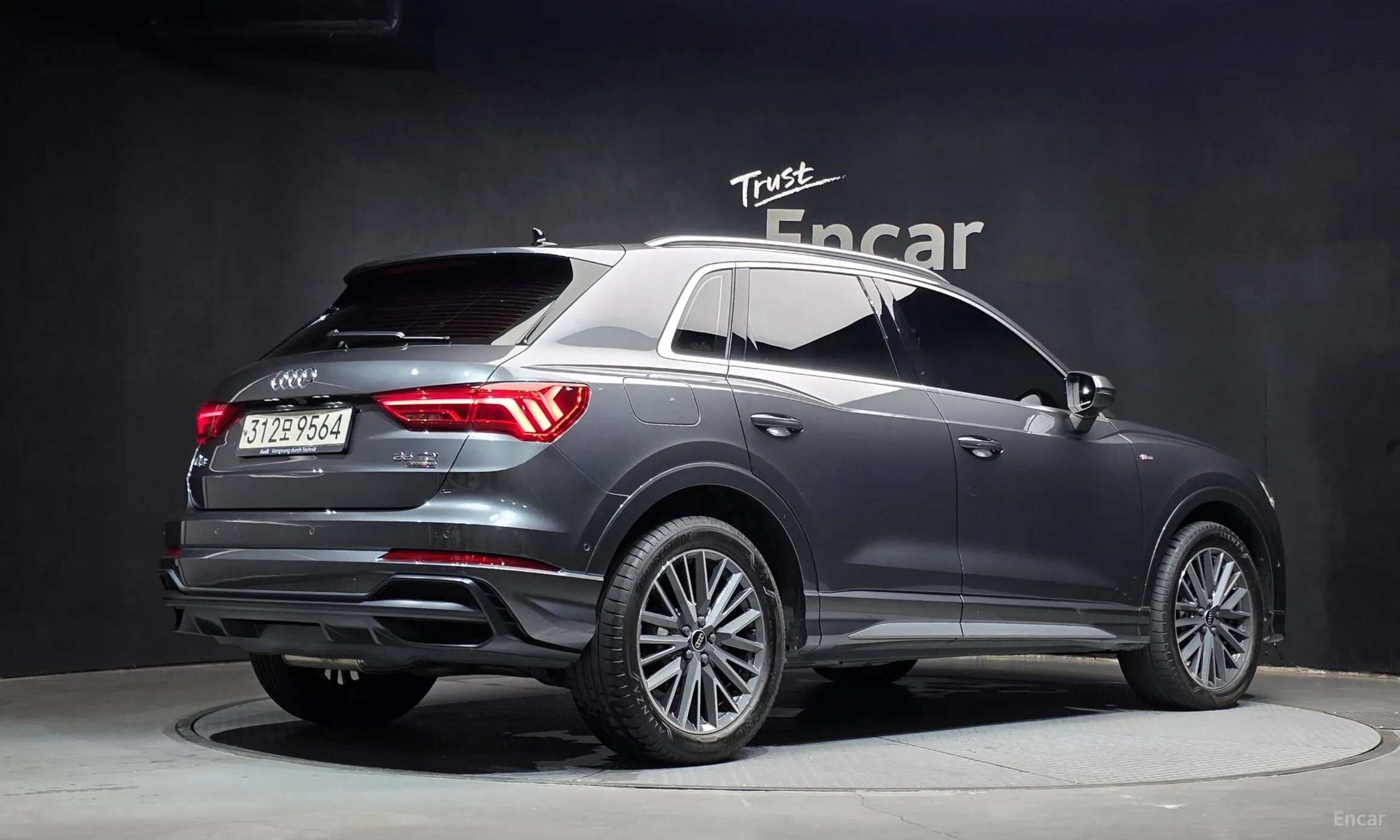 Audi Q3 (F3)