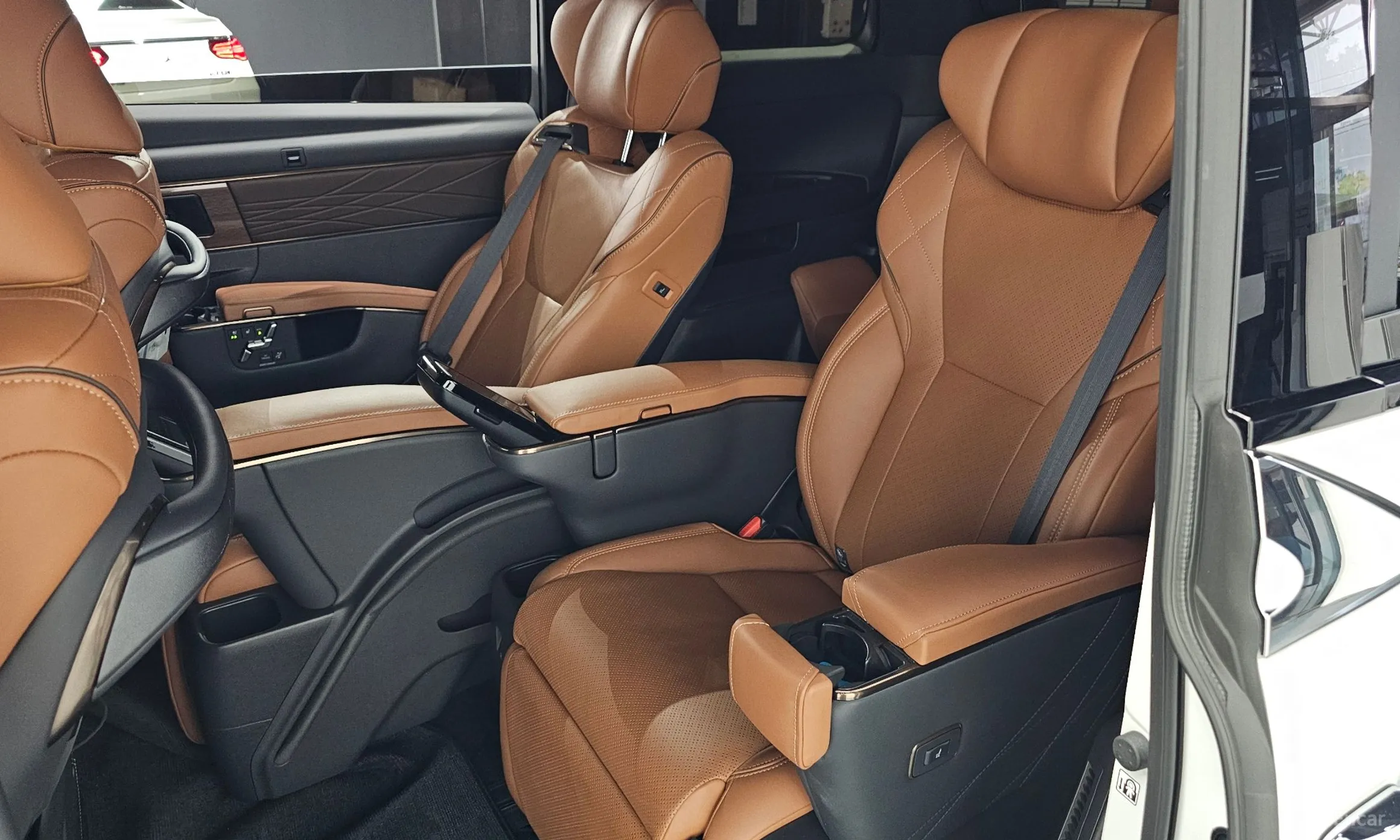 Toyota Alphard 4th Generation превью 12