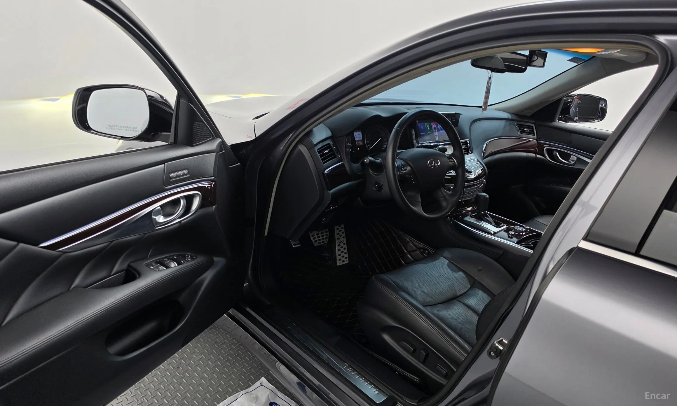 Infiniti Q70 превью 10