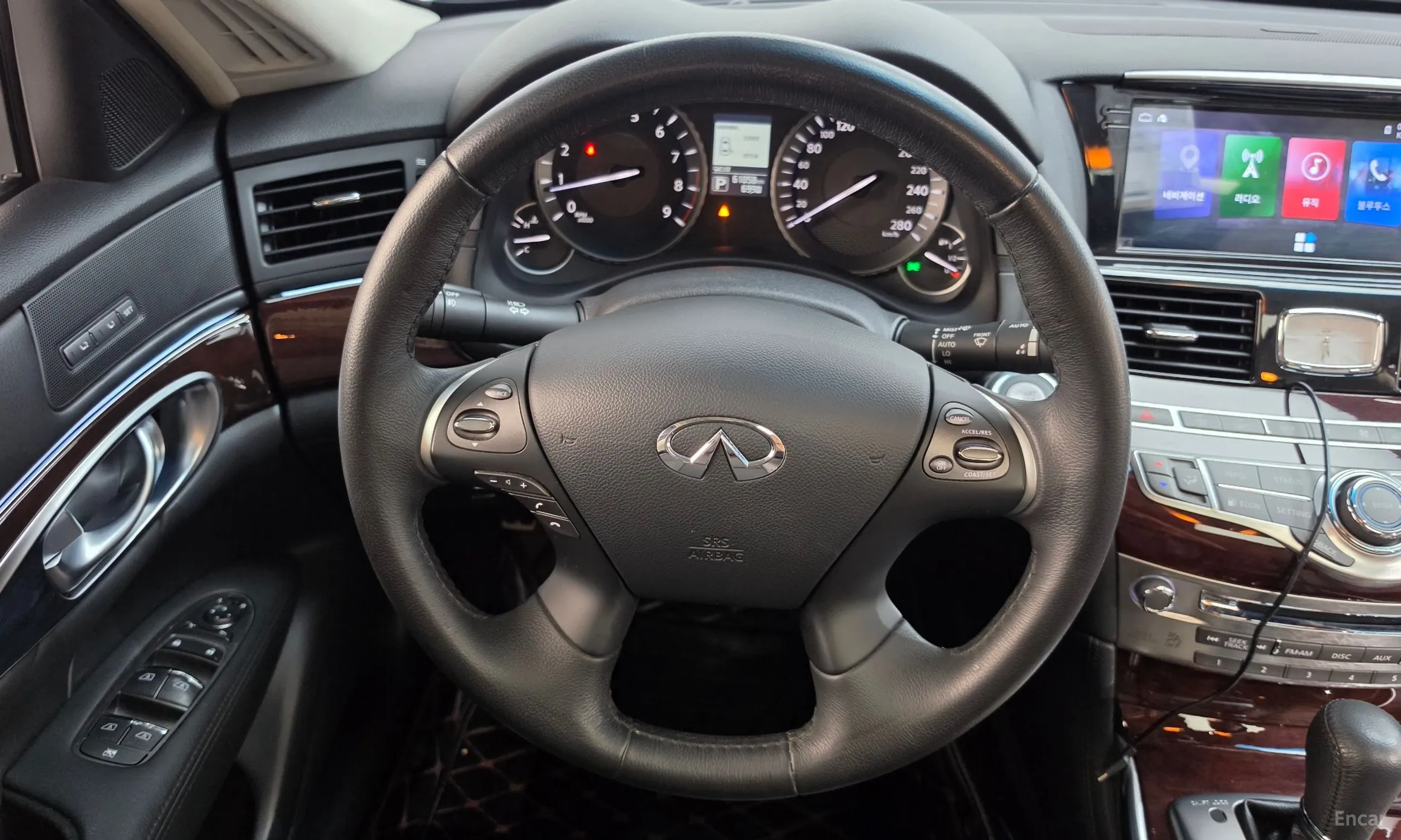Infiniti Q70 превью 13