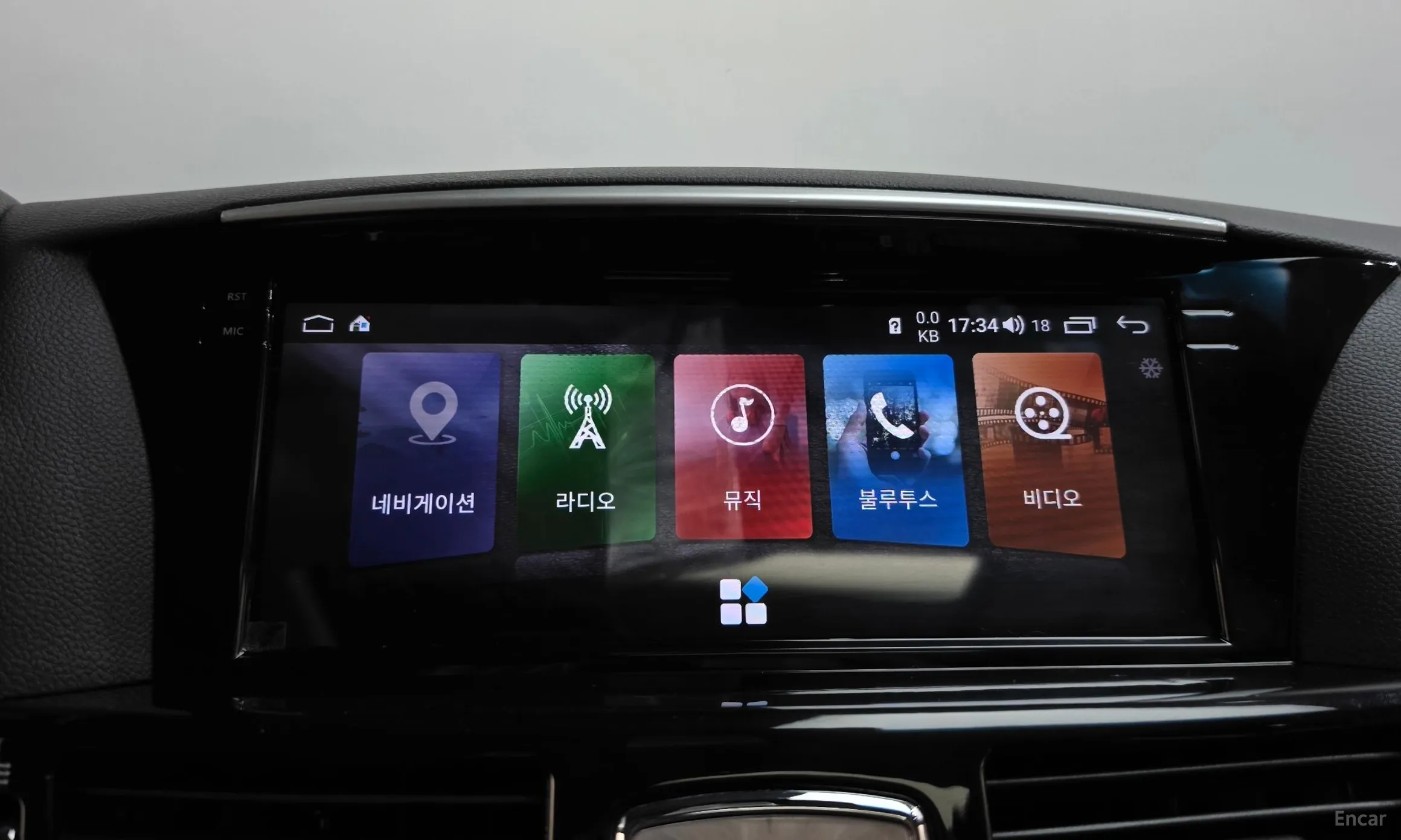 Infiniti Q70 превью 15