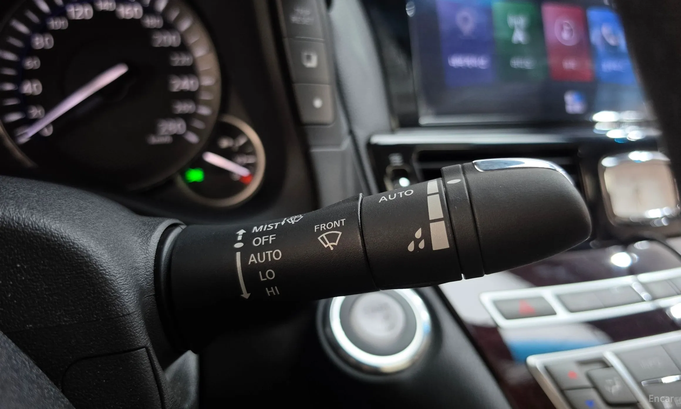 Infiniti Q70 превью 20