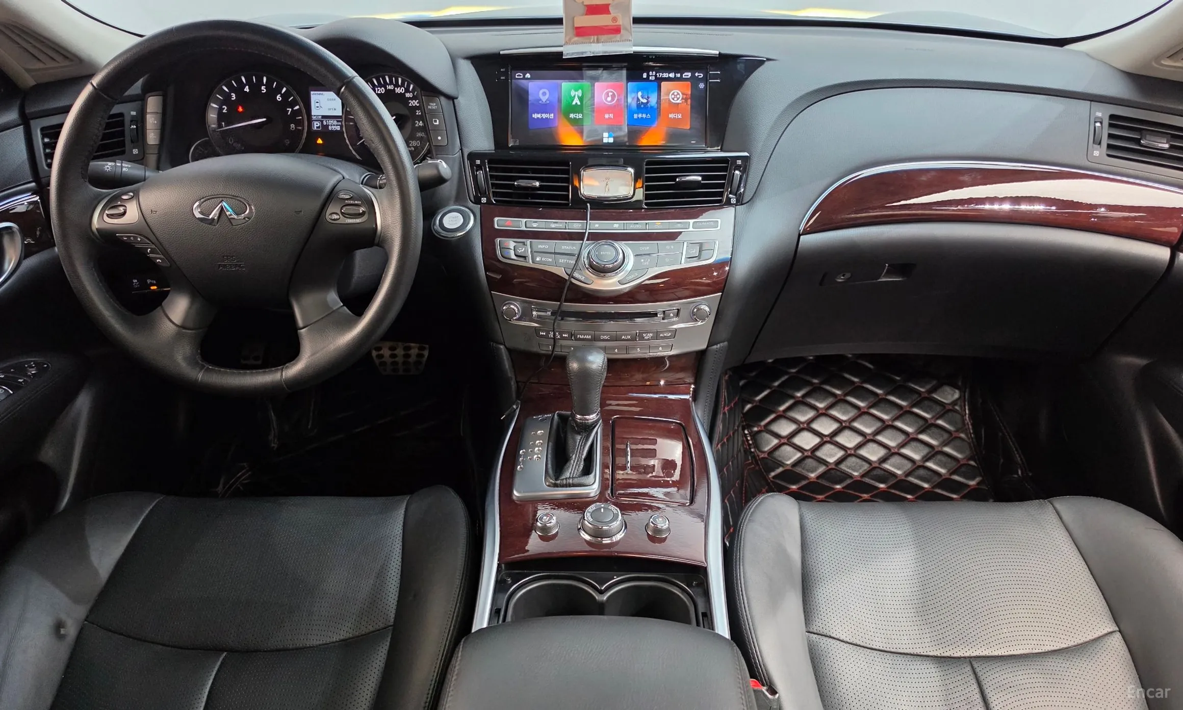 Infiniti Q70 превью 7