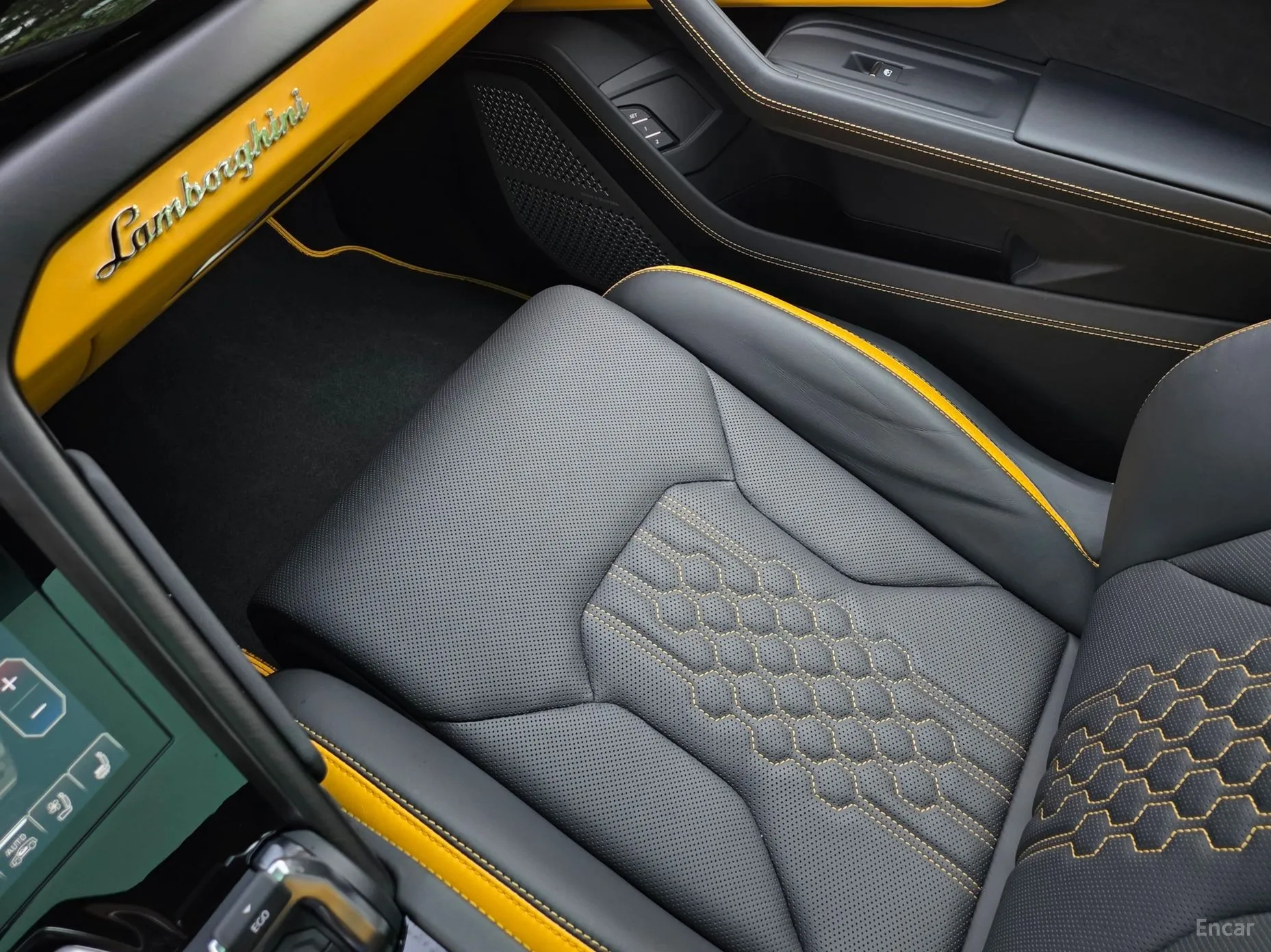 Lamborghini Urus превью 14