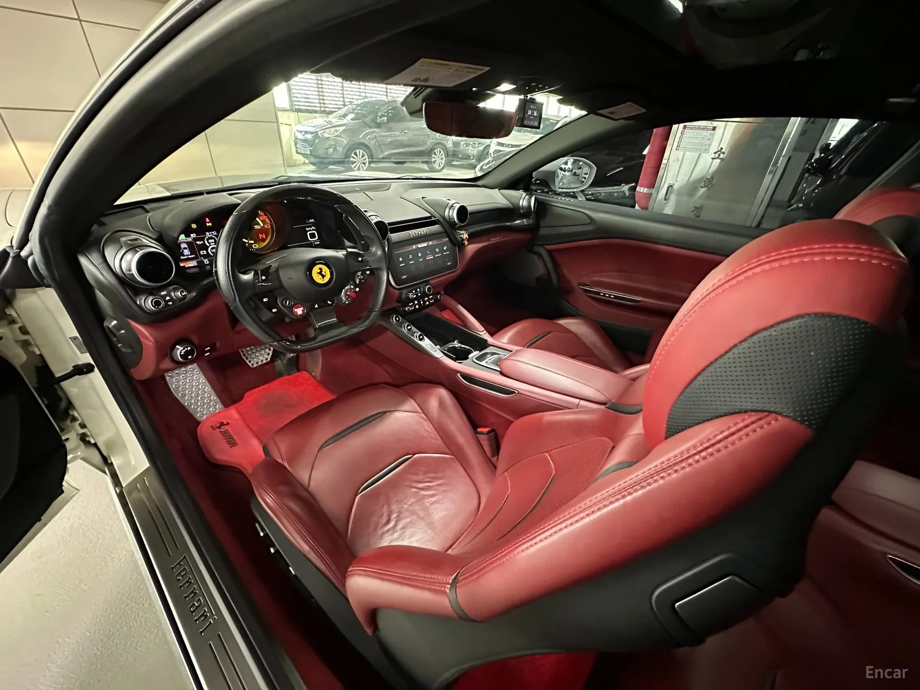 Ferrari GTC4 Rousseau превью 14
