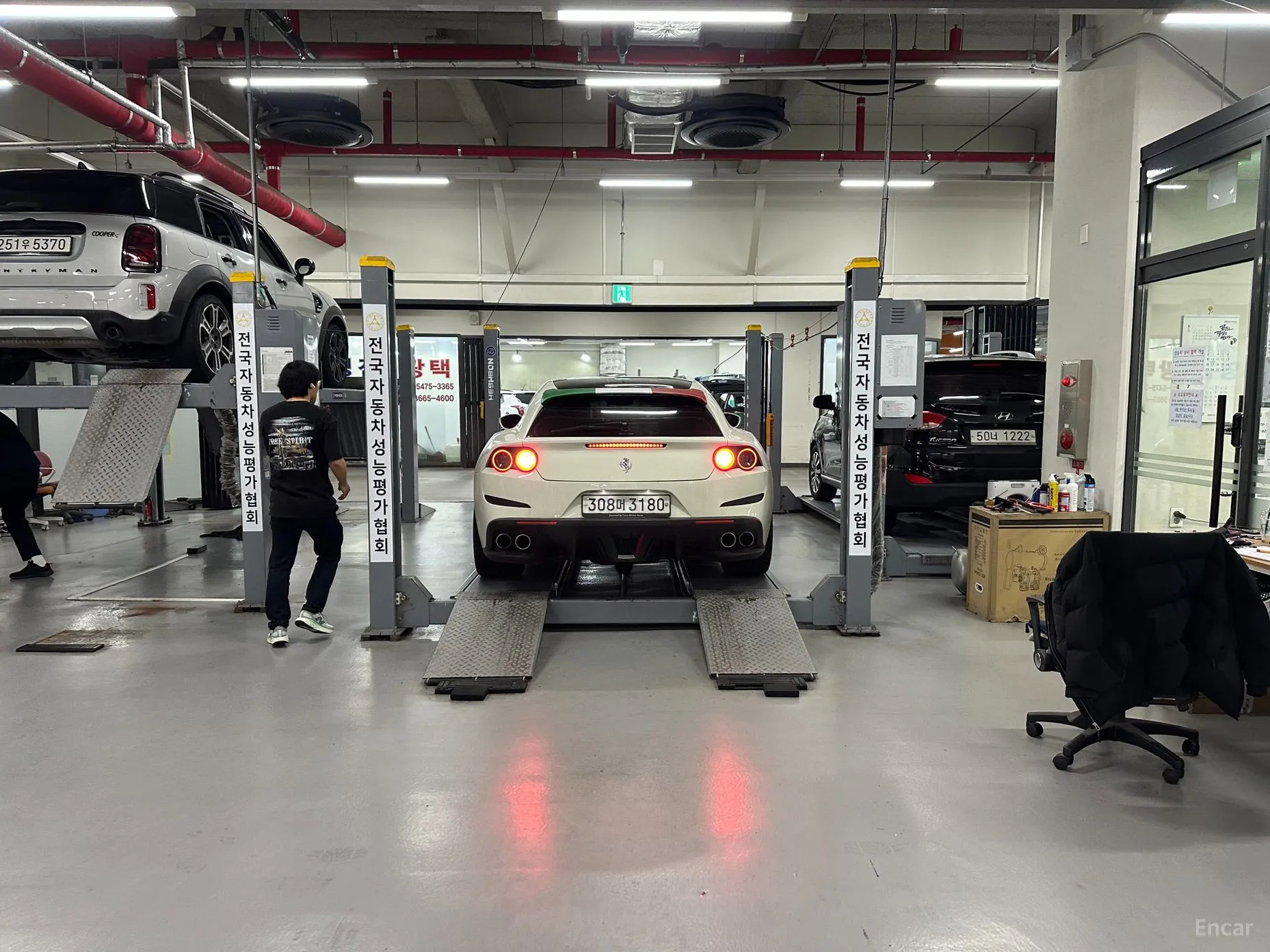 Ferrari GTC4 Rousseau превью 18
