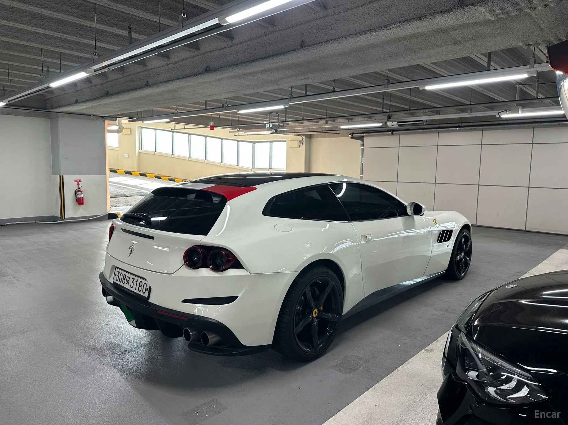 Ferrari GTC4 Rousseau превью 4
