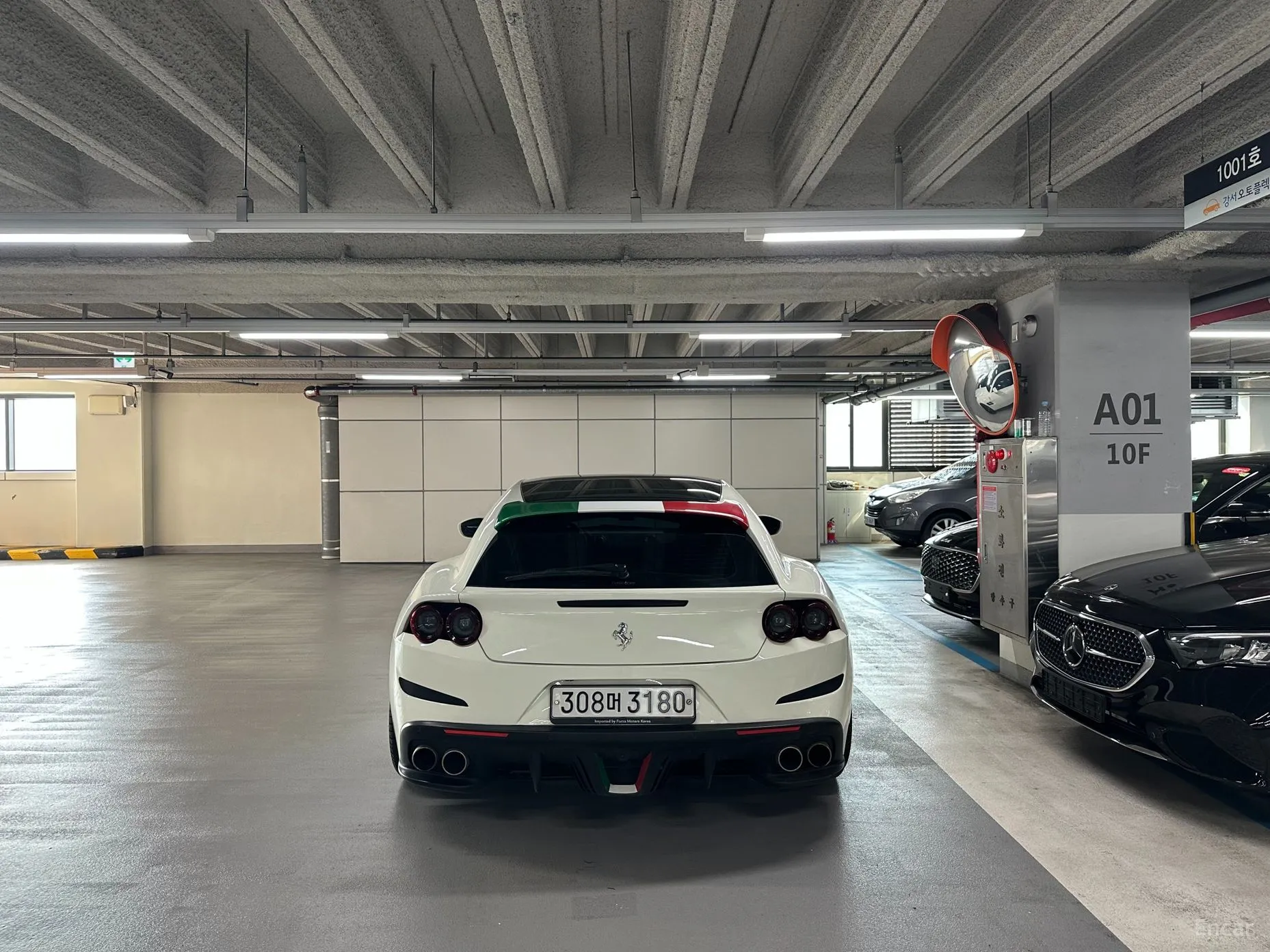 Ferrari GTC4 Rousseau превью 5