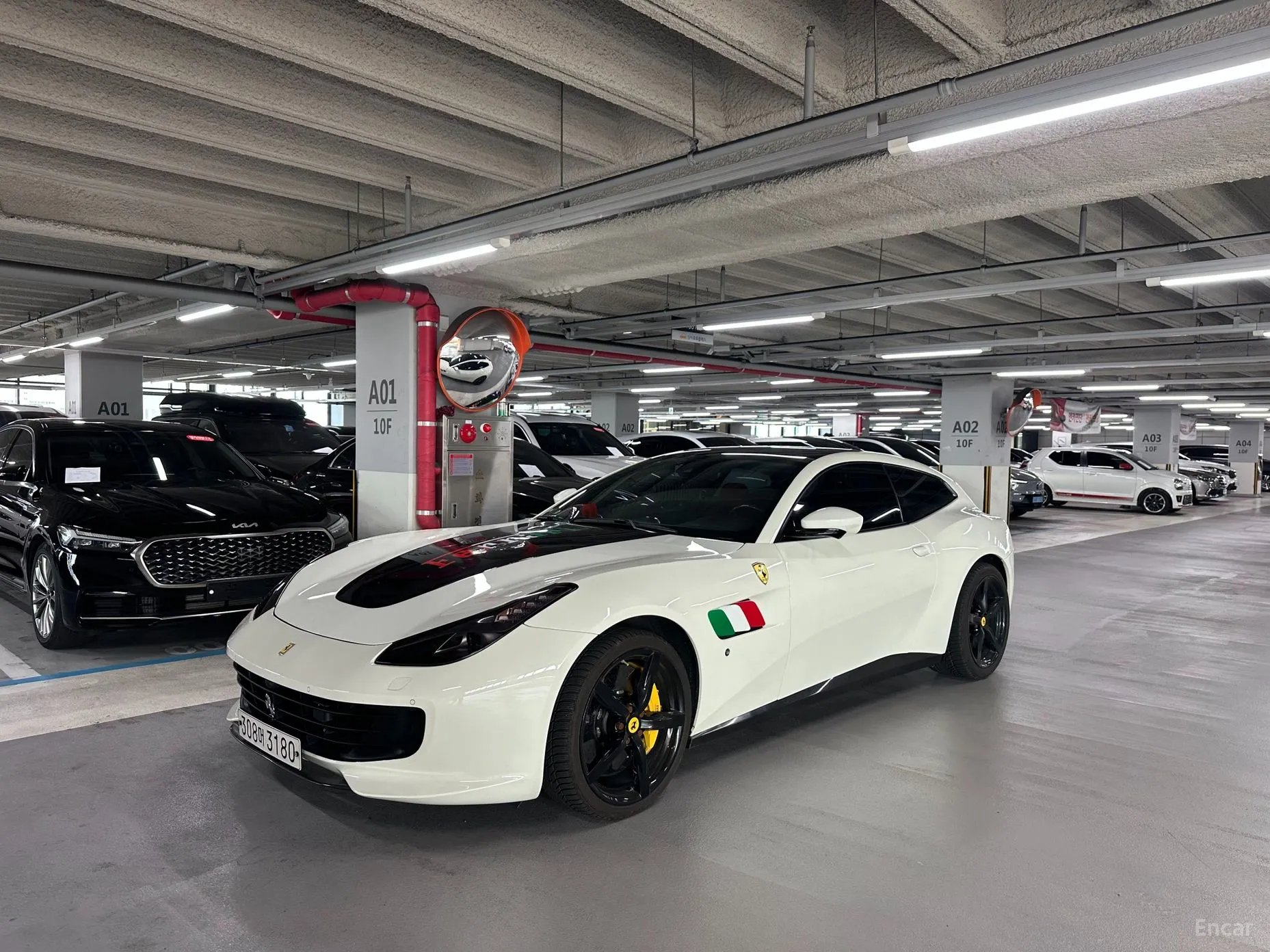 Ferrari GTC4 Rousseau превью 7