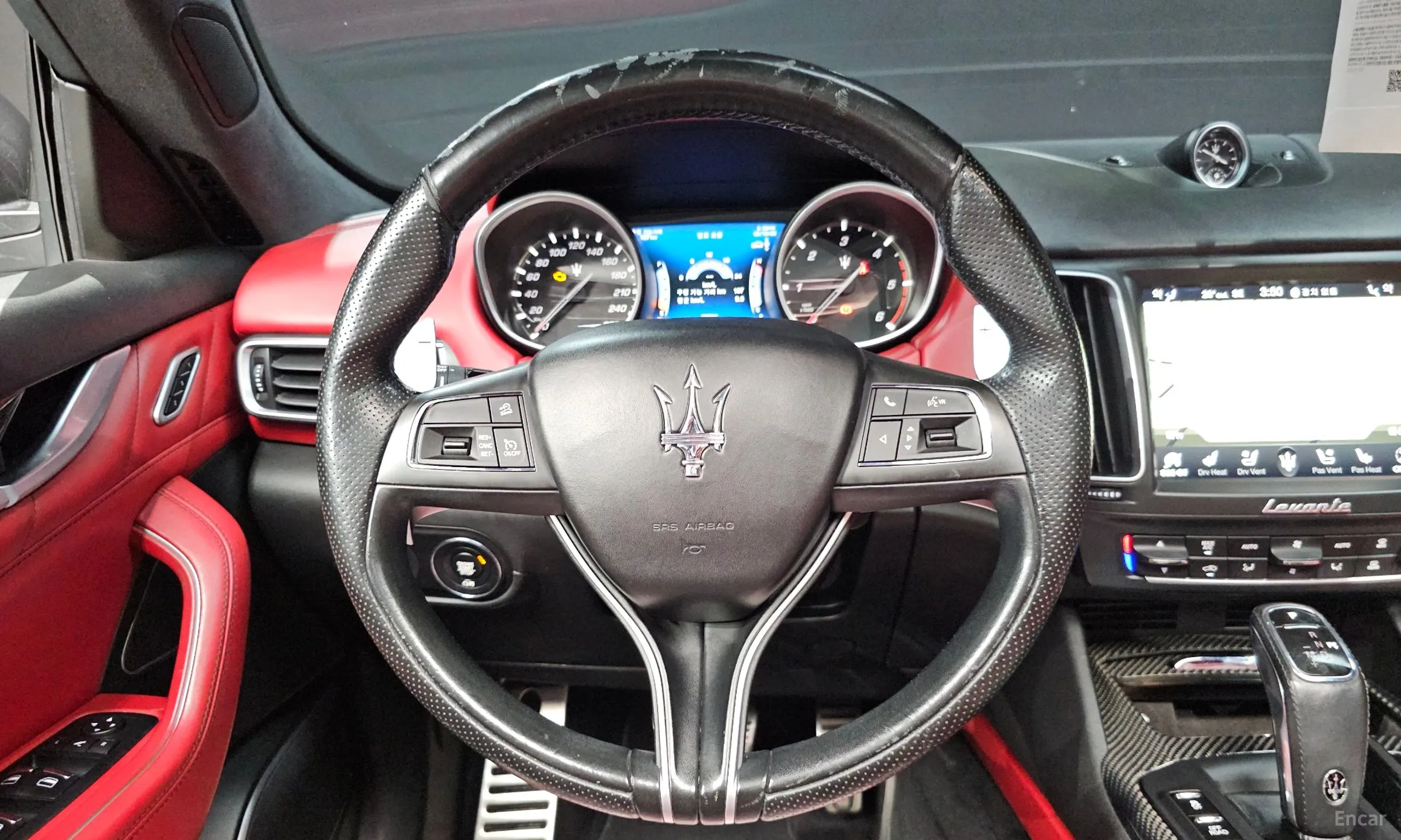 Maserati Levante превью 13
