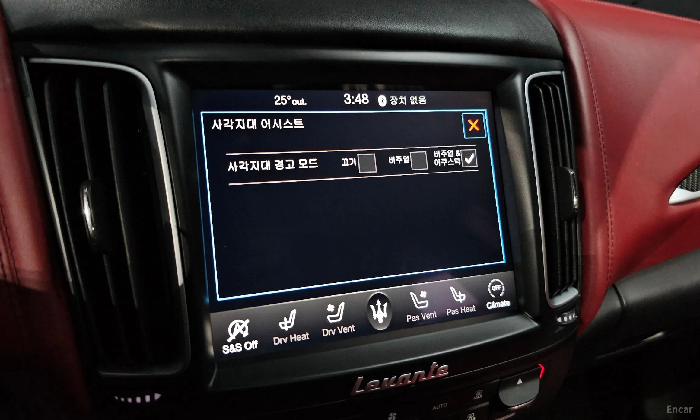 Maserati Levante превью 15