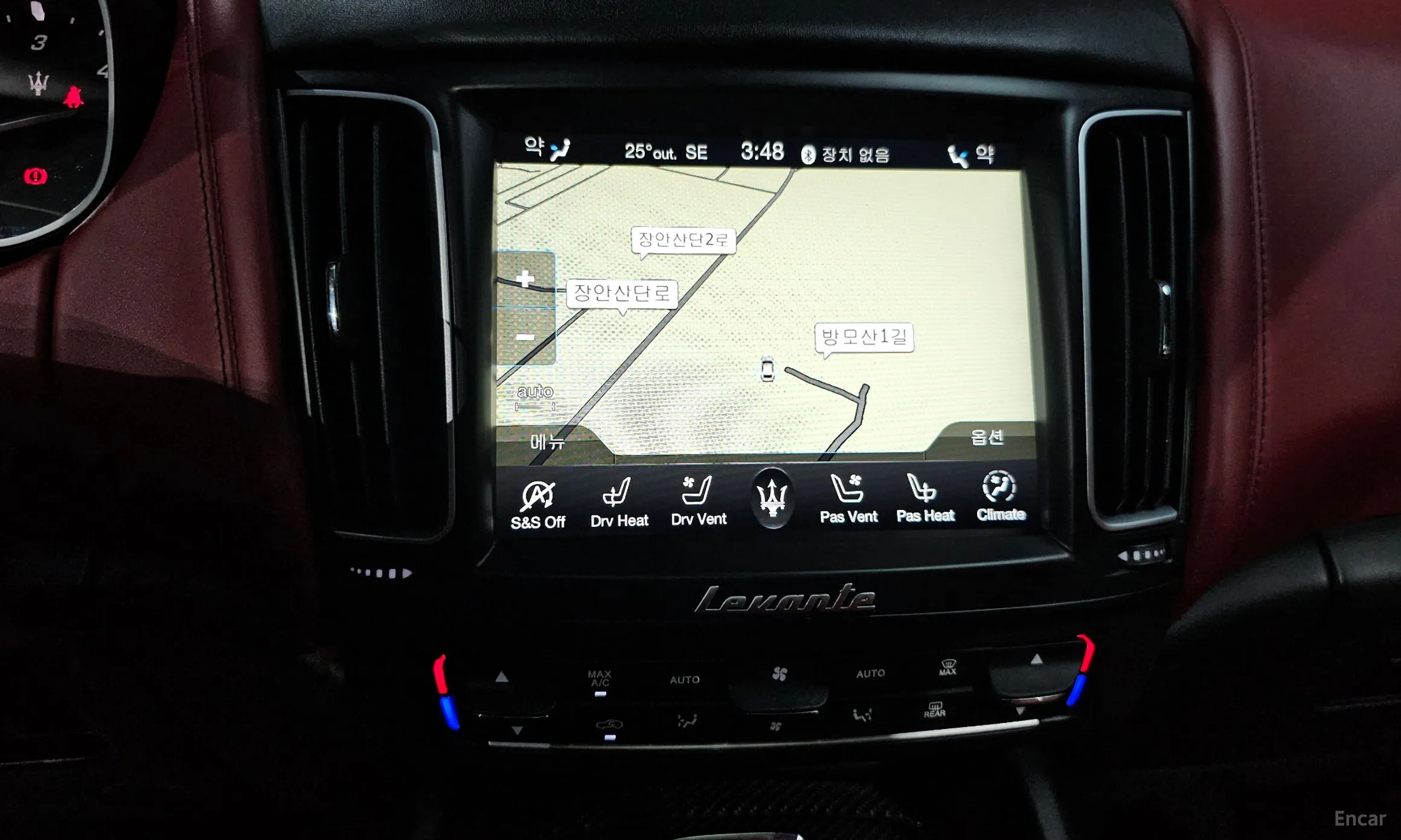 Maserati Levante превью 16