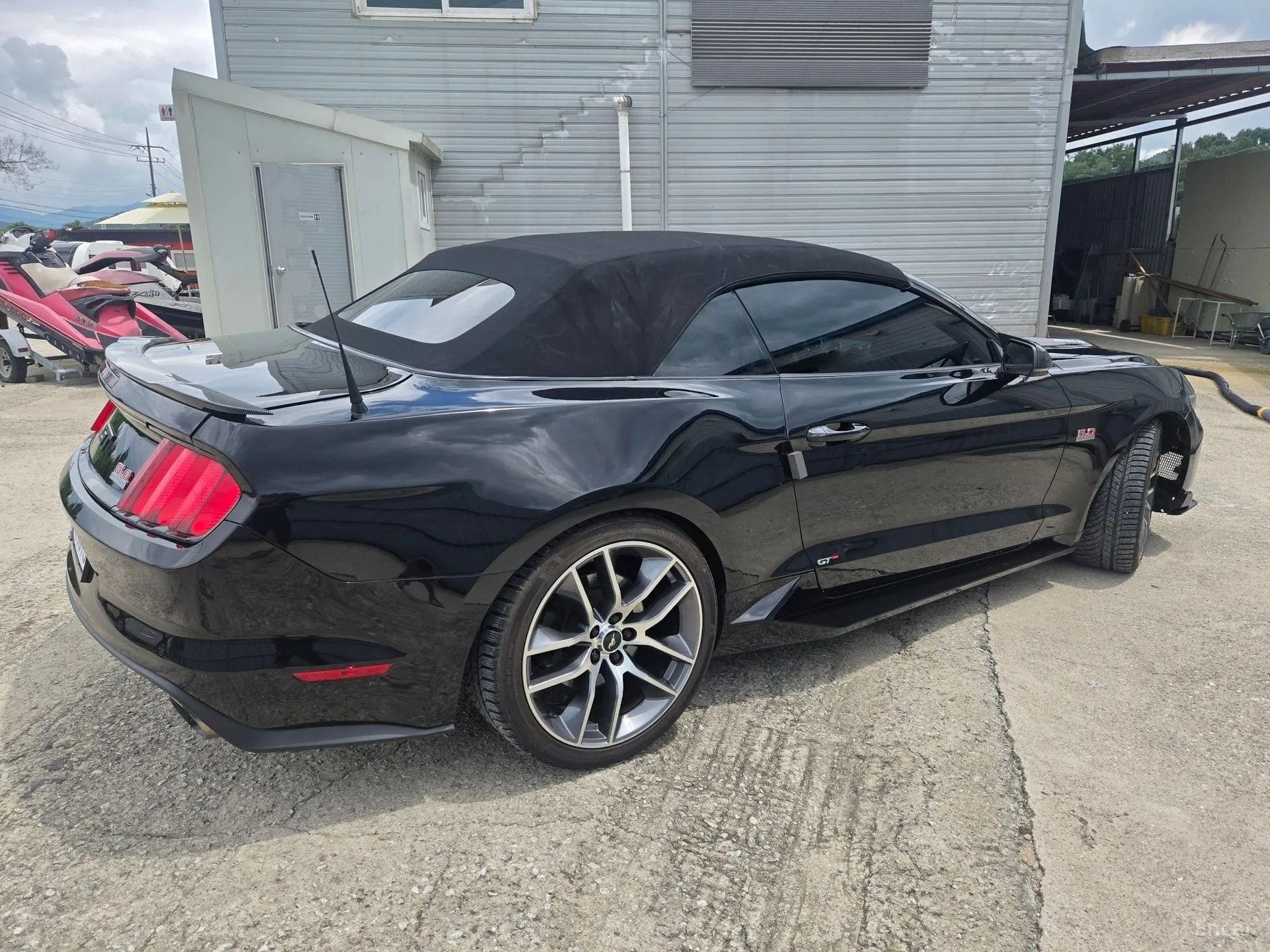 Ford Mustang превью 6